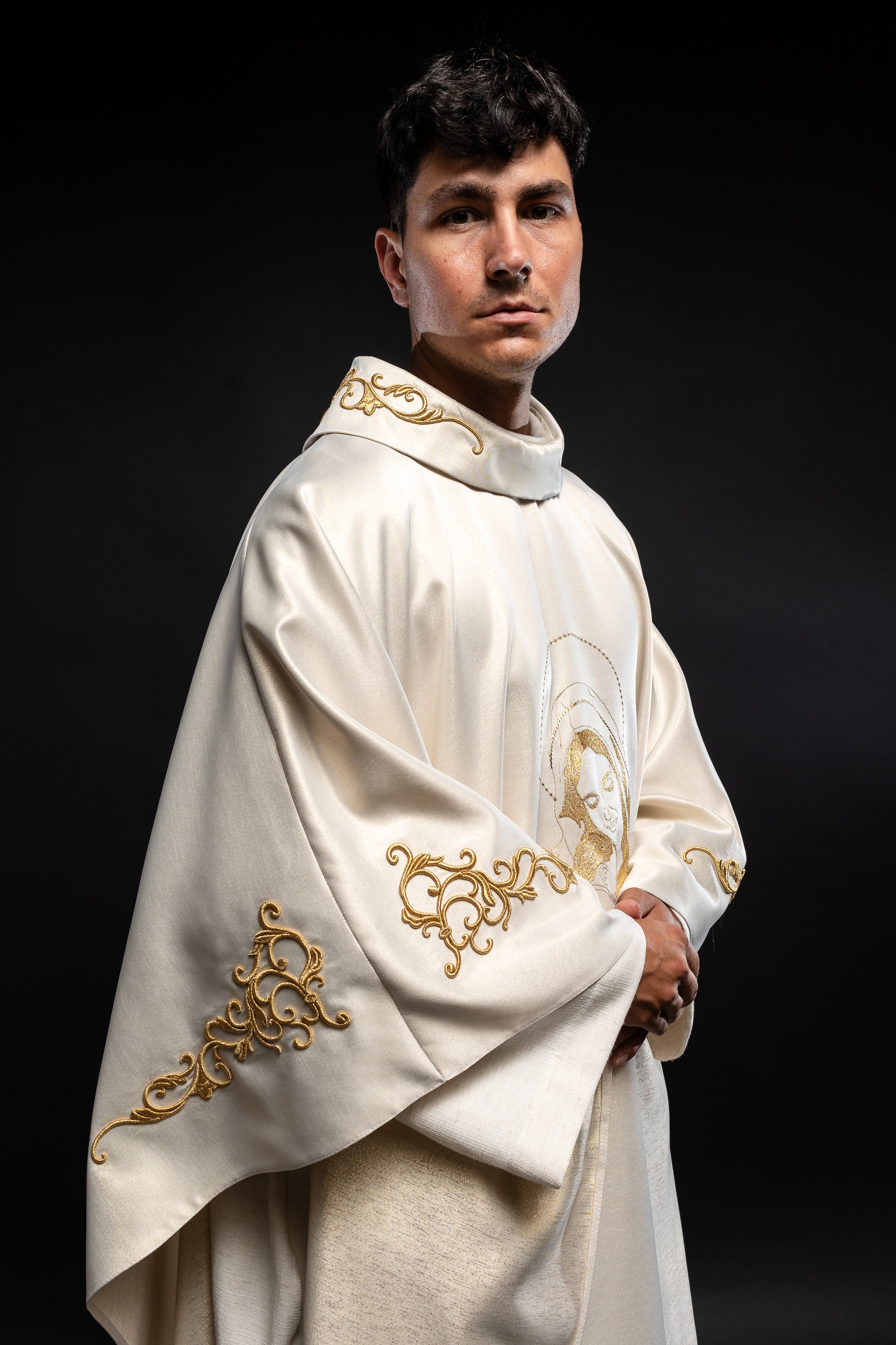 Liturgical chasuble with the image of Our Lady of Hugs