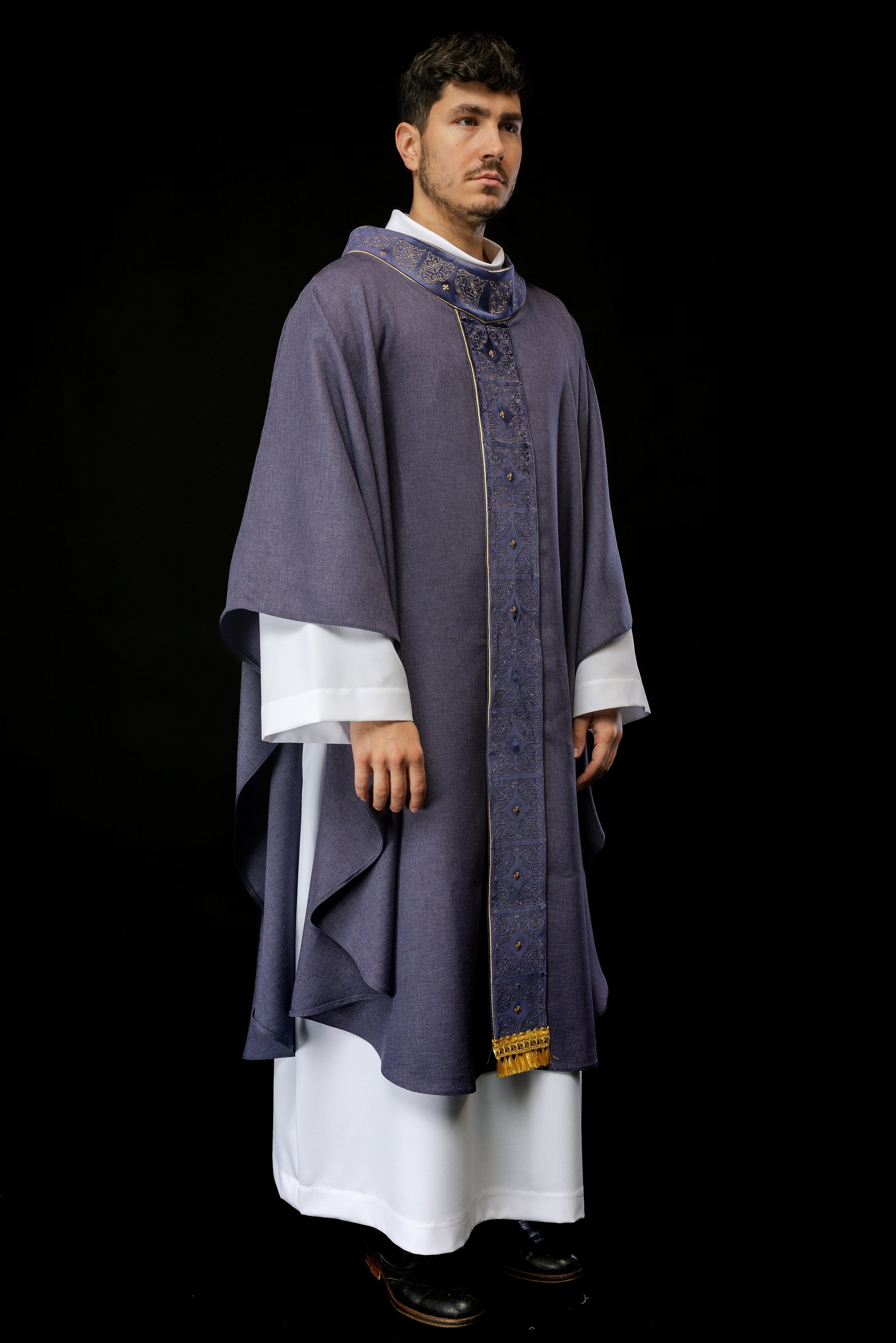 Chasuble with richly embroidered belt and collar in purple