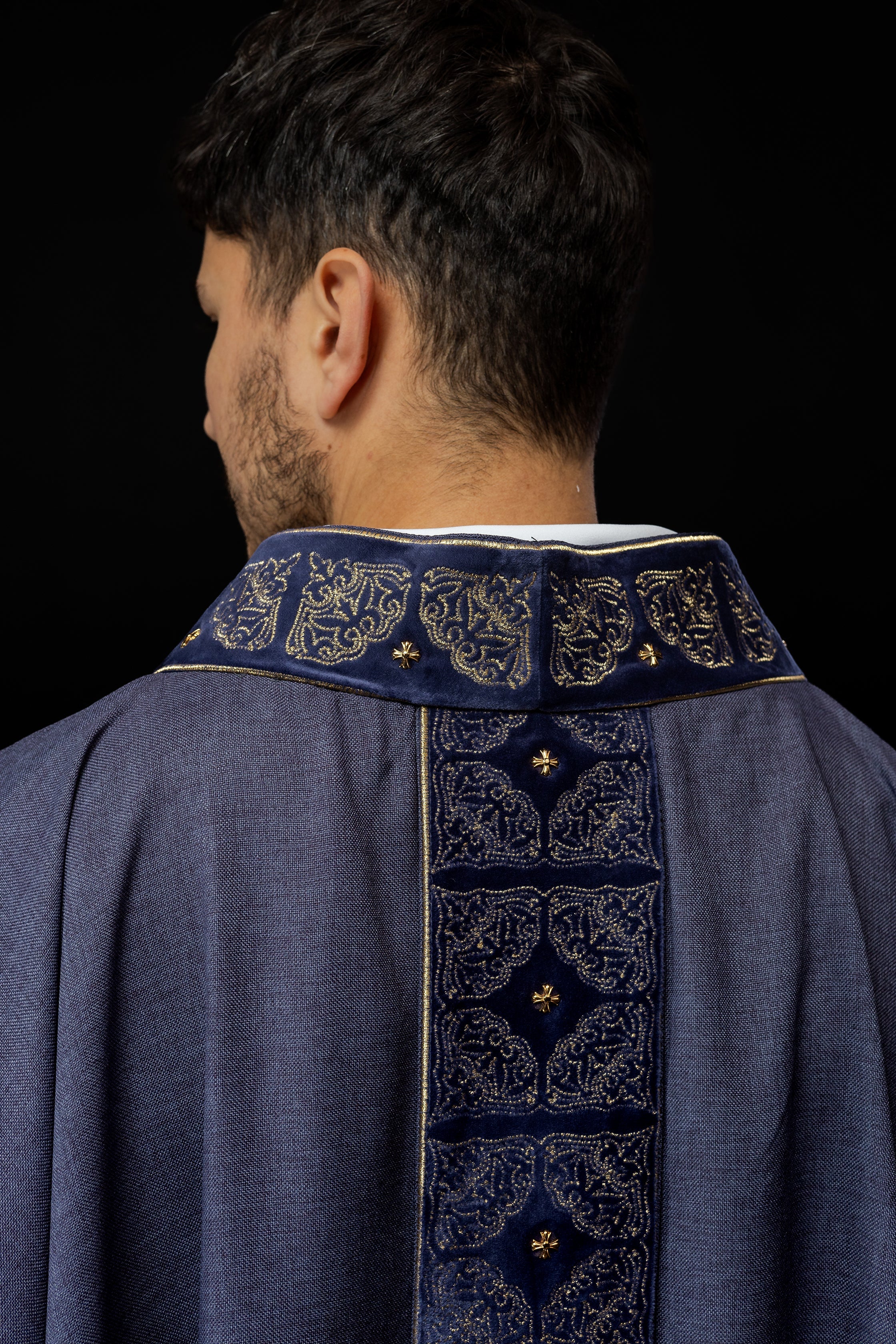 Chasuble with richly embroidered belt and collar in purple