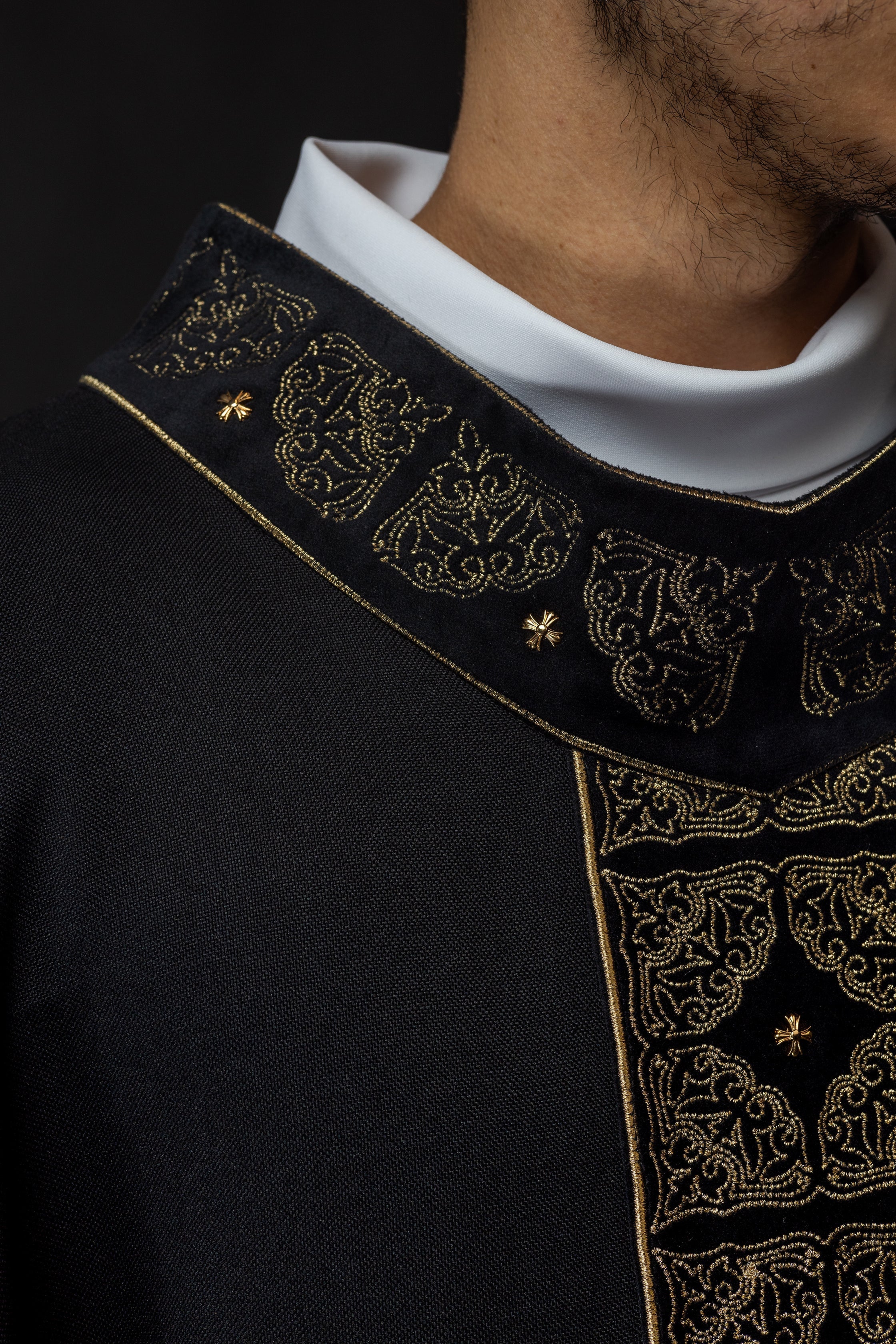 Chasuble with richly embroidered belt and collar in black