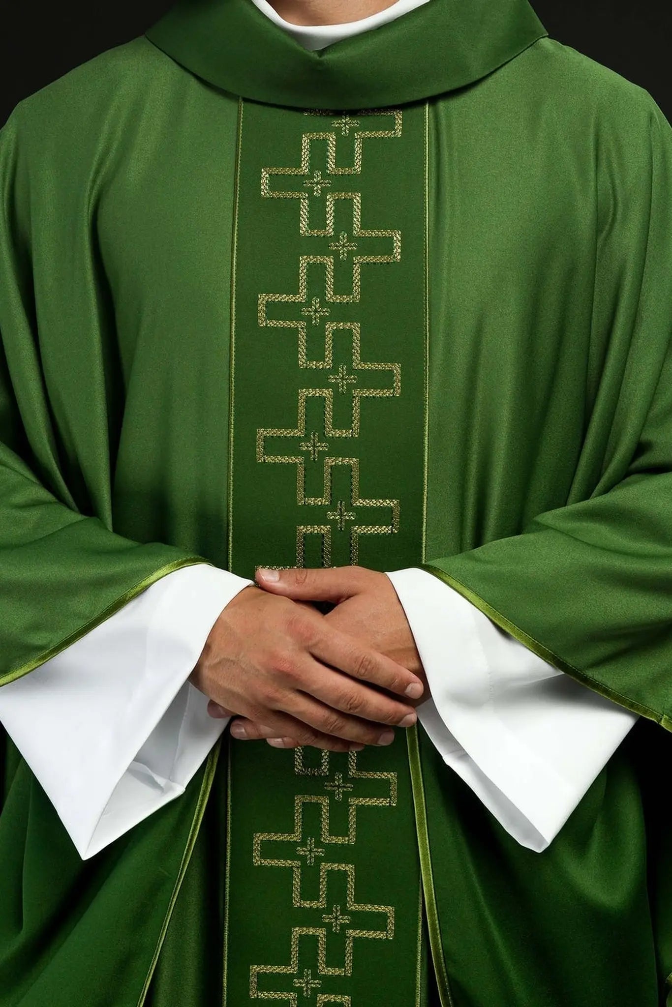 Chasuble with richly embroidered belt in cross embroidery in green