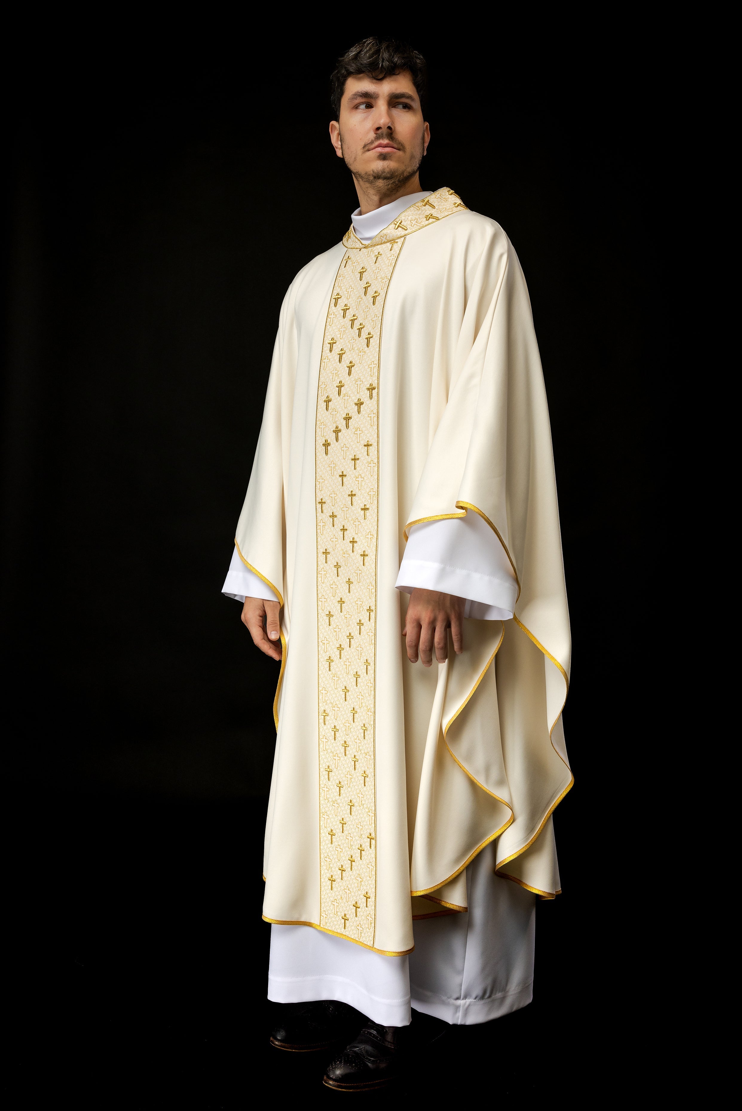 Chasuble with richly embroidered belt with crosses in ecru color