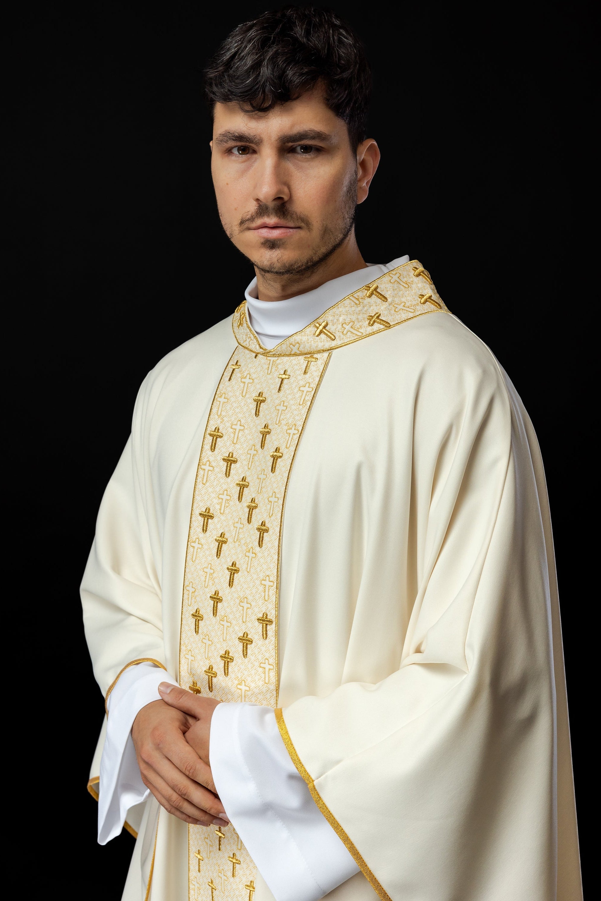 Chasuble with richly embroidered belt with crosses in ecru color