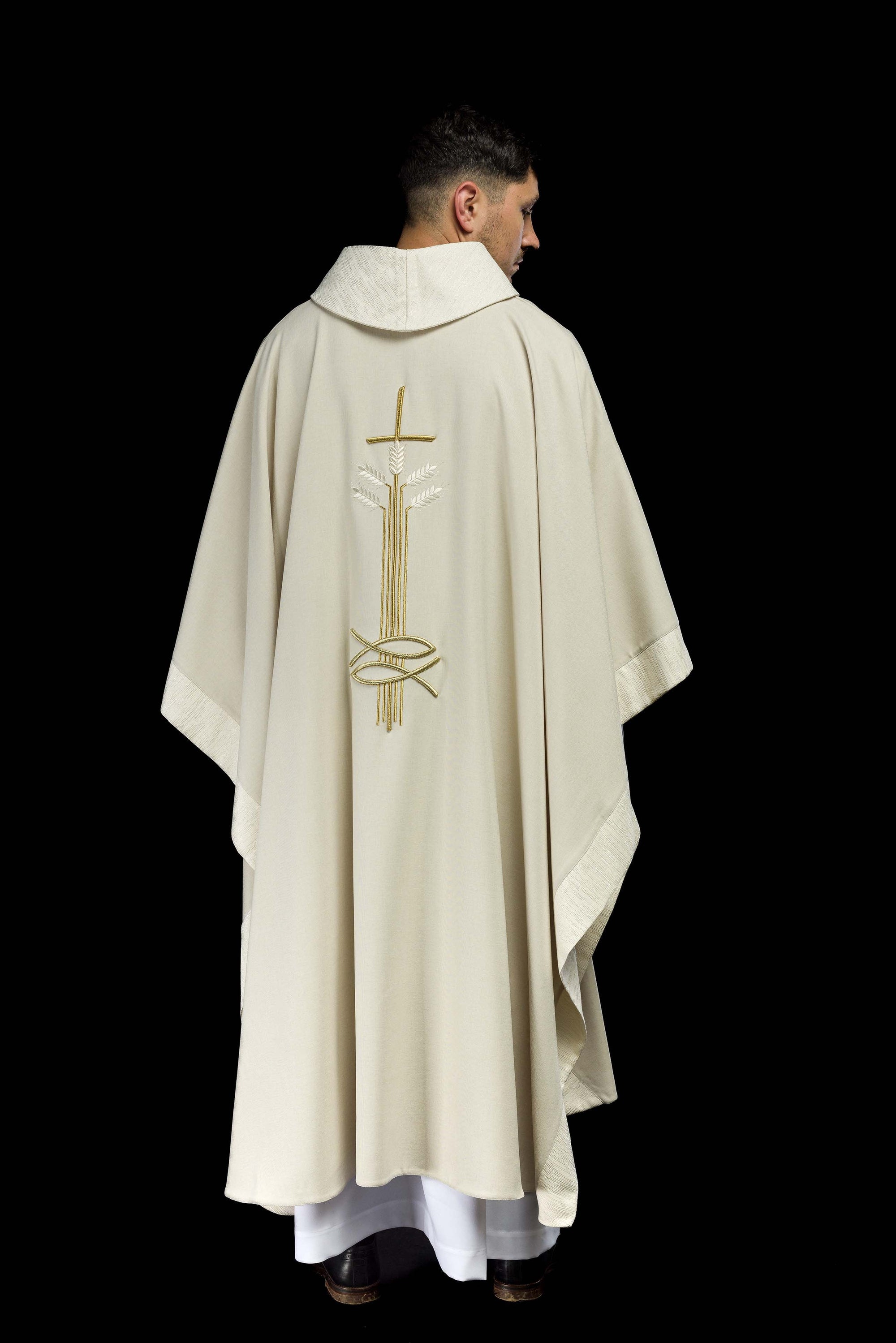 Chasuble with motif of cross, ears and fish