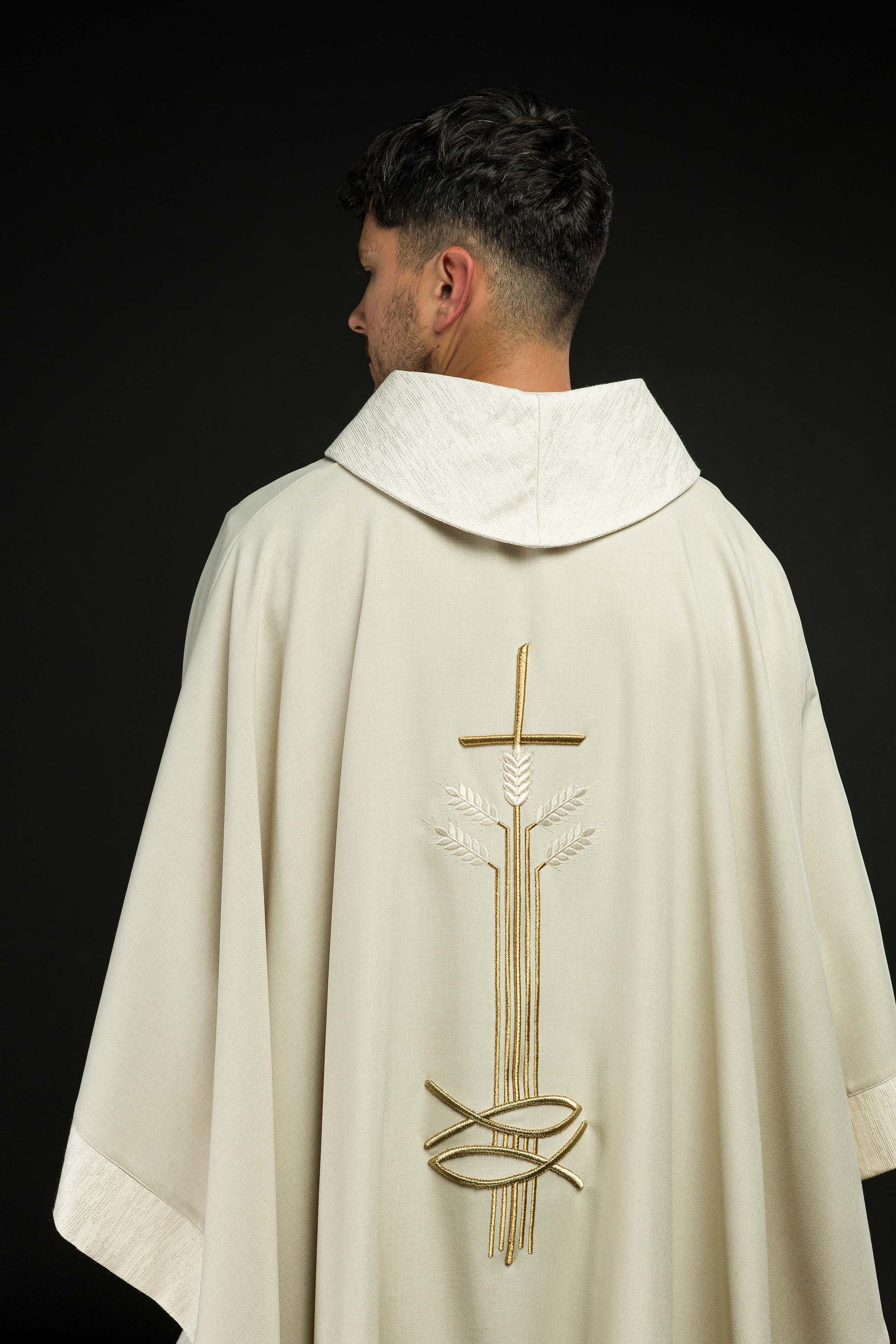 Chasuble with motif of cross, ears and fish