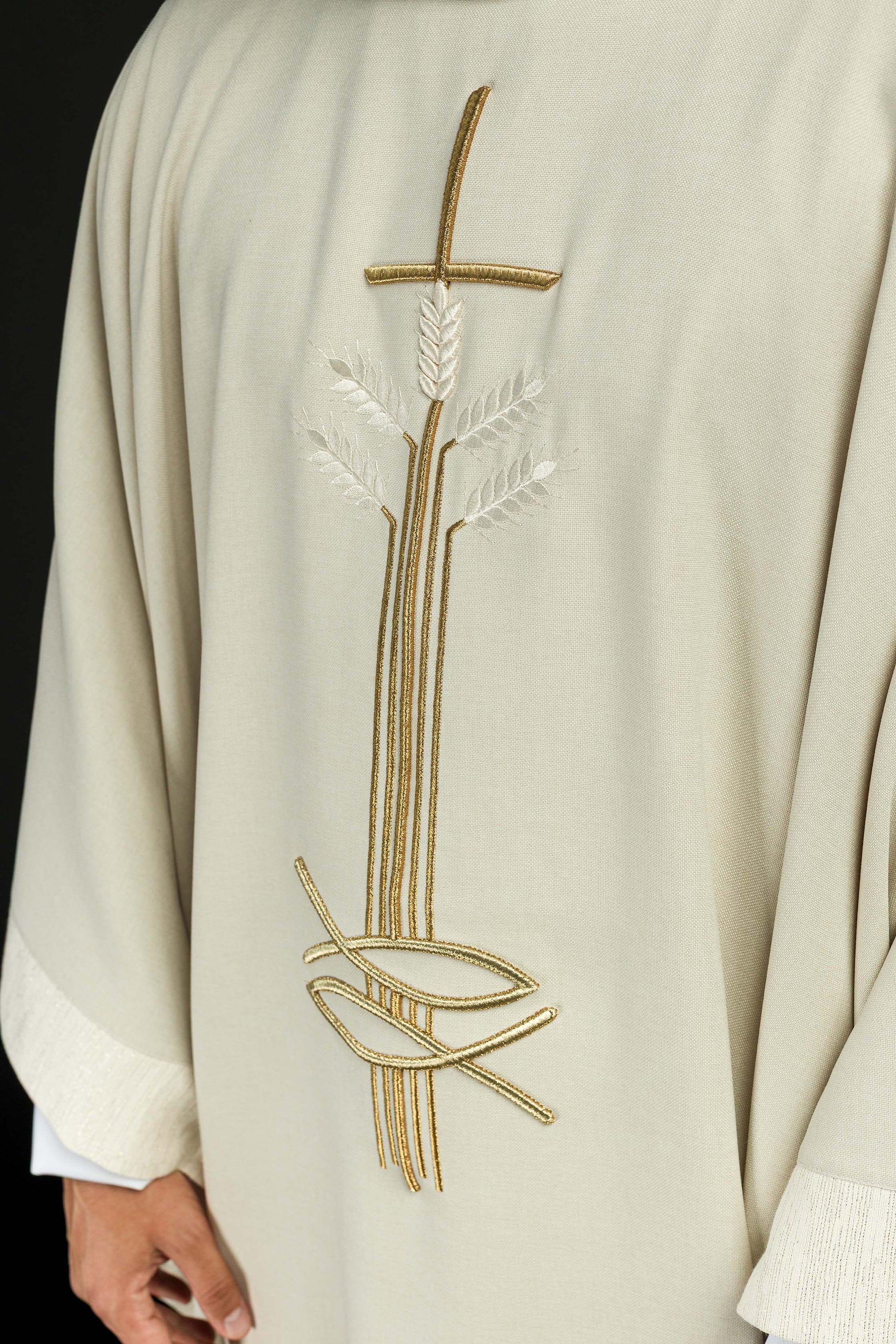 Chasuble with motif of cross, ears and fish