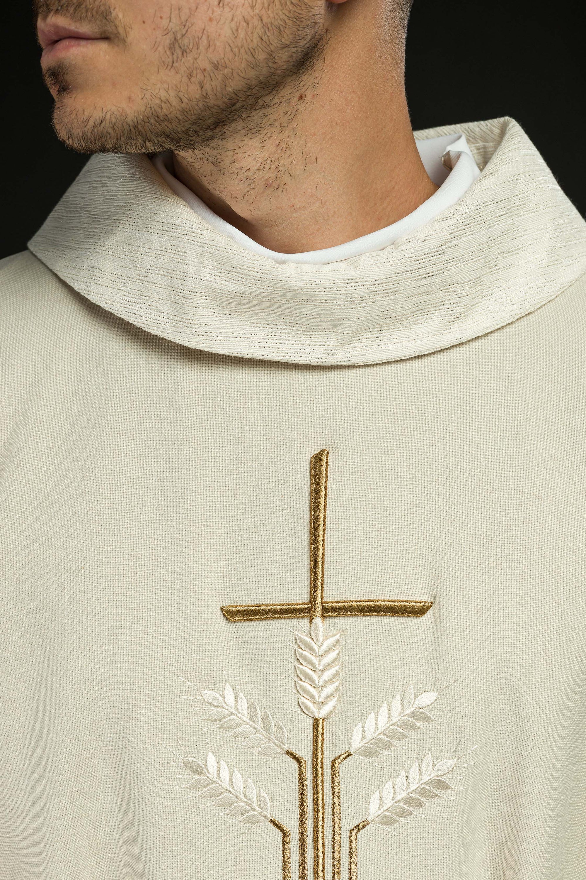 Chasuble with motif of cross, ears and fish