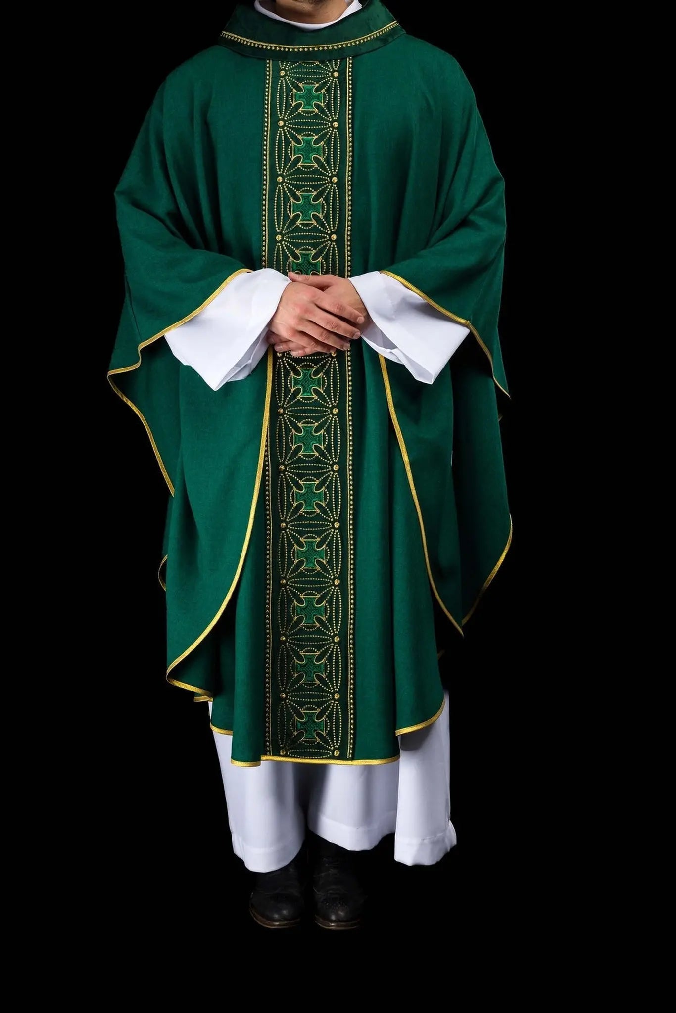 Liturgical chasuble with richly decorated belt in crosses in green