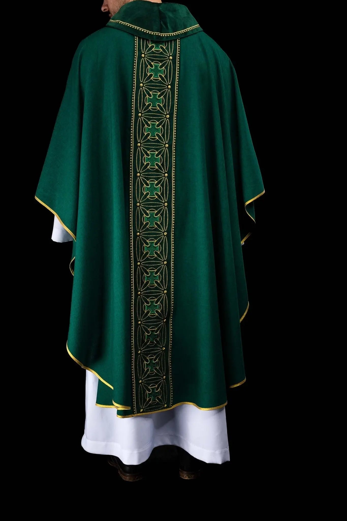 Liturgical chasuble with richly decorated belt in crosses in green