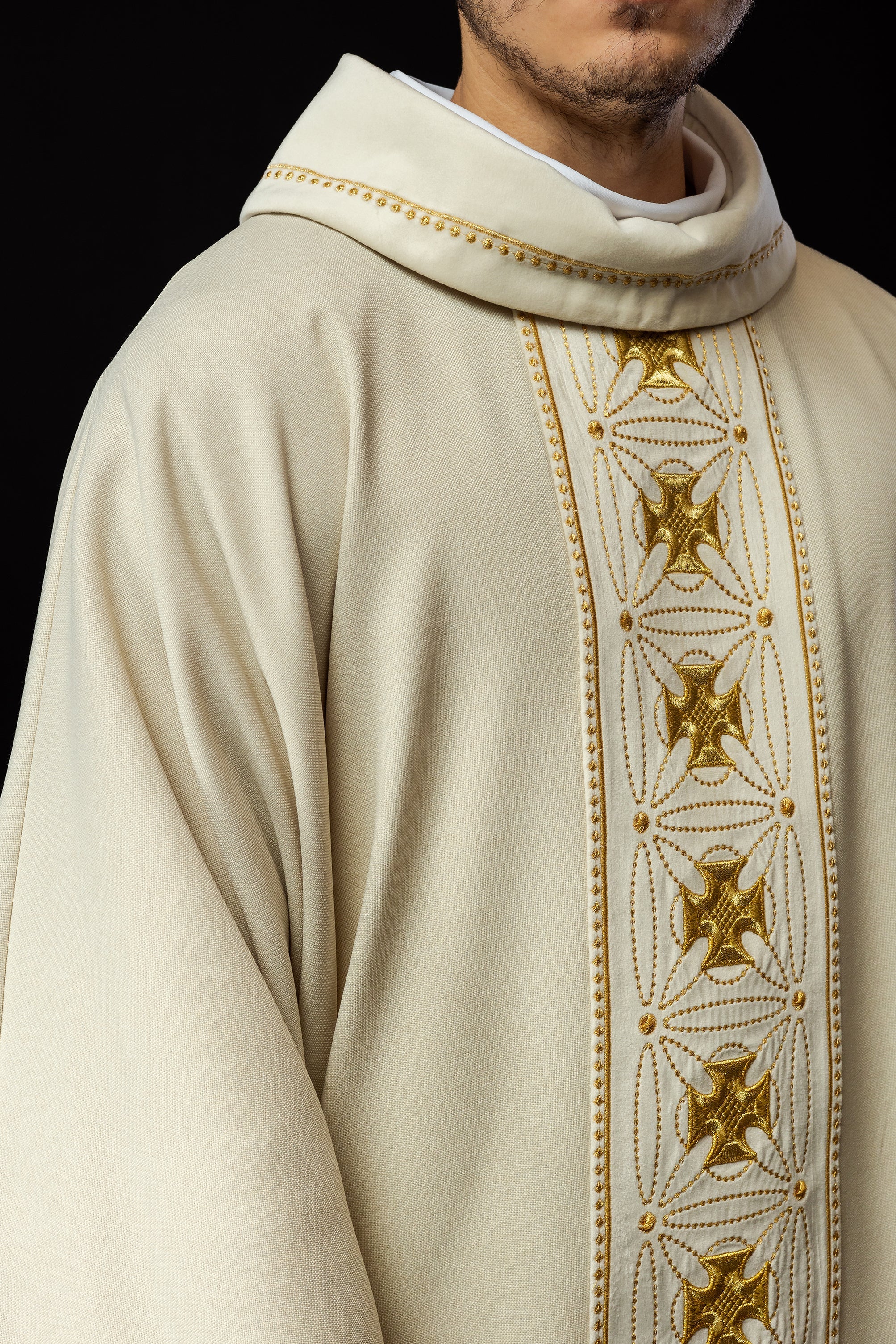 Liturgical chasuble with richly decorated belt with crosses in ecru color