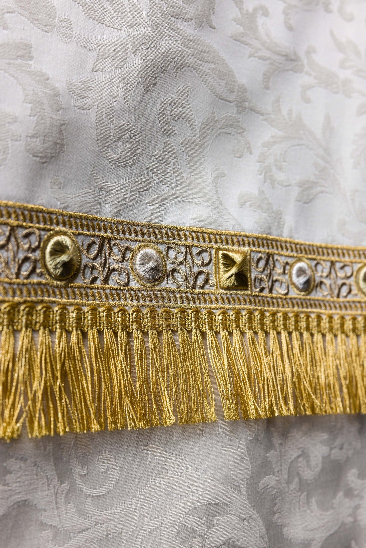 Serweta na lektorium z haftem baranka tkanina żakardowa ecru