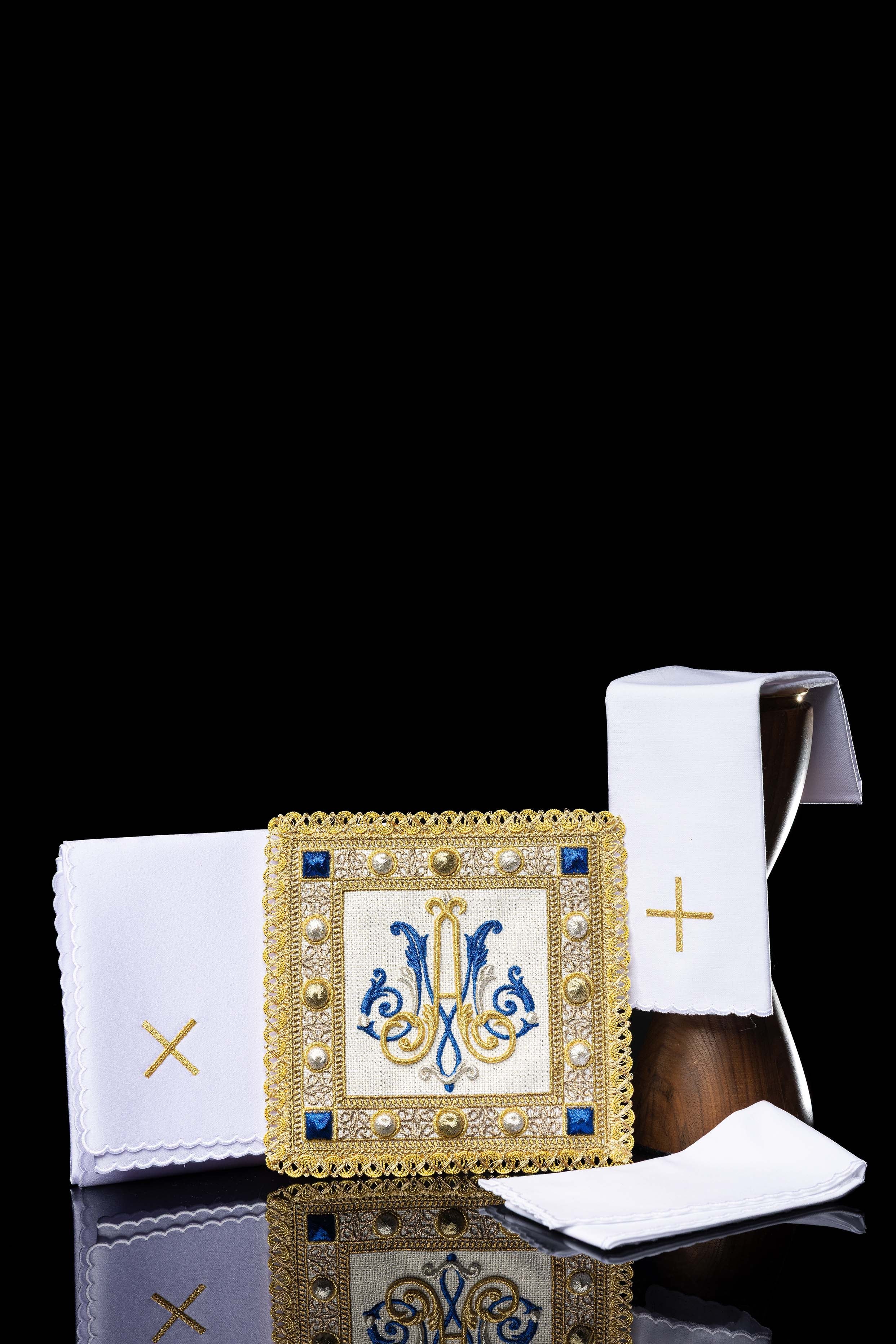 Embroidered Chalice Linen Set with Marian Symbol and Gold-Blue Accents