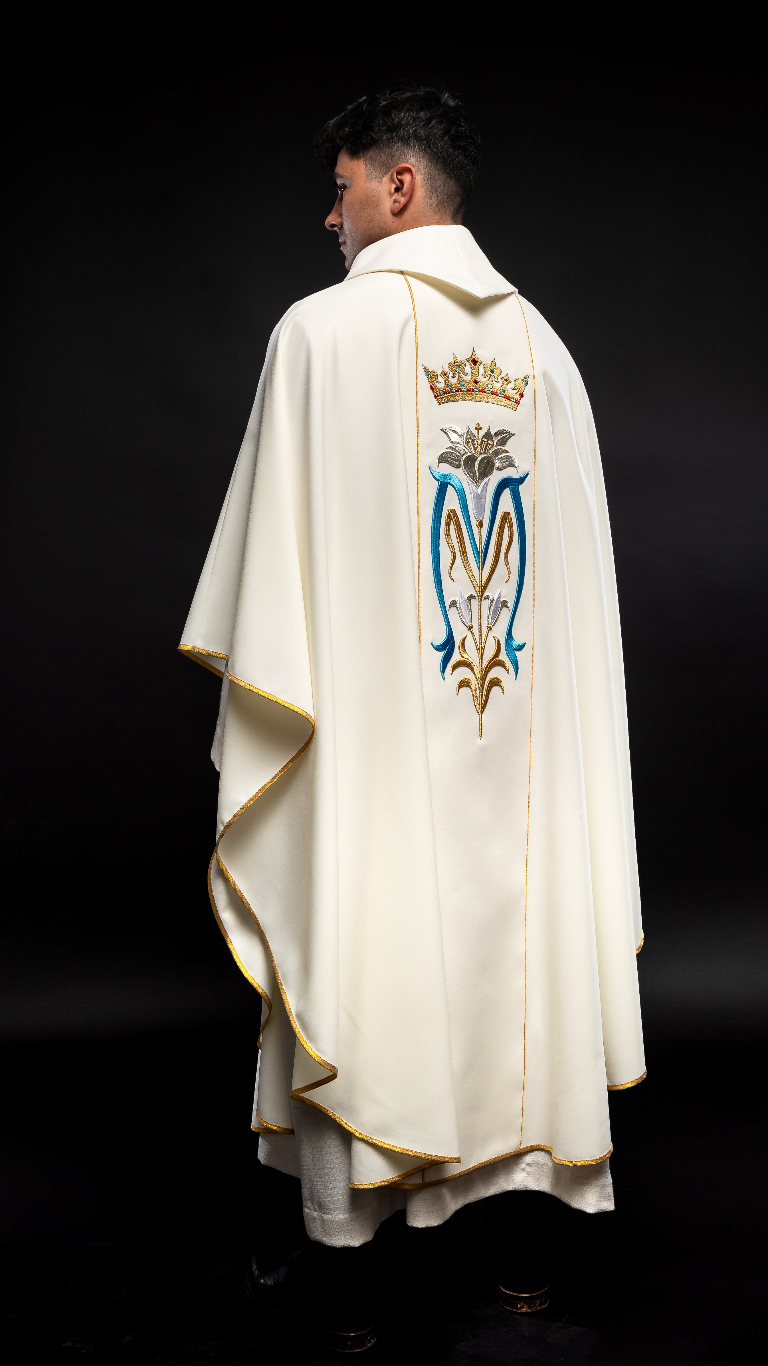 Marian liturgical chasuble embroidered with ecru crown