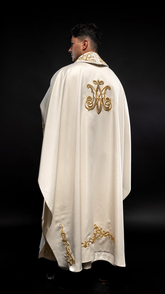 Liturgical chasuble with the image of Our Lady of Hugs