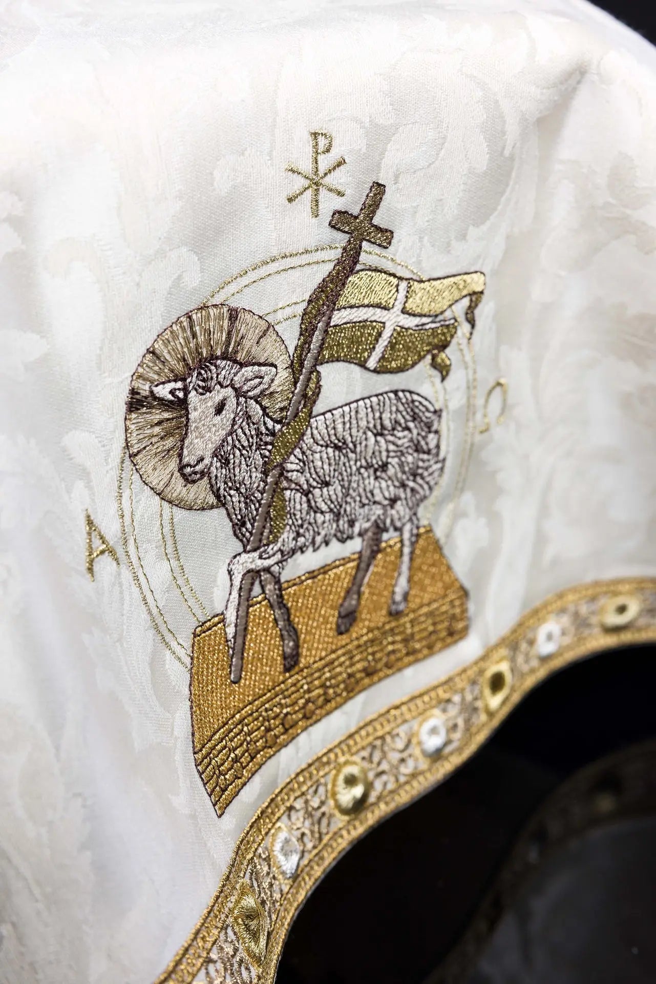 Chalice Veil with Paschal Lamb Embroidery – Ecru Jacquard