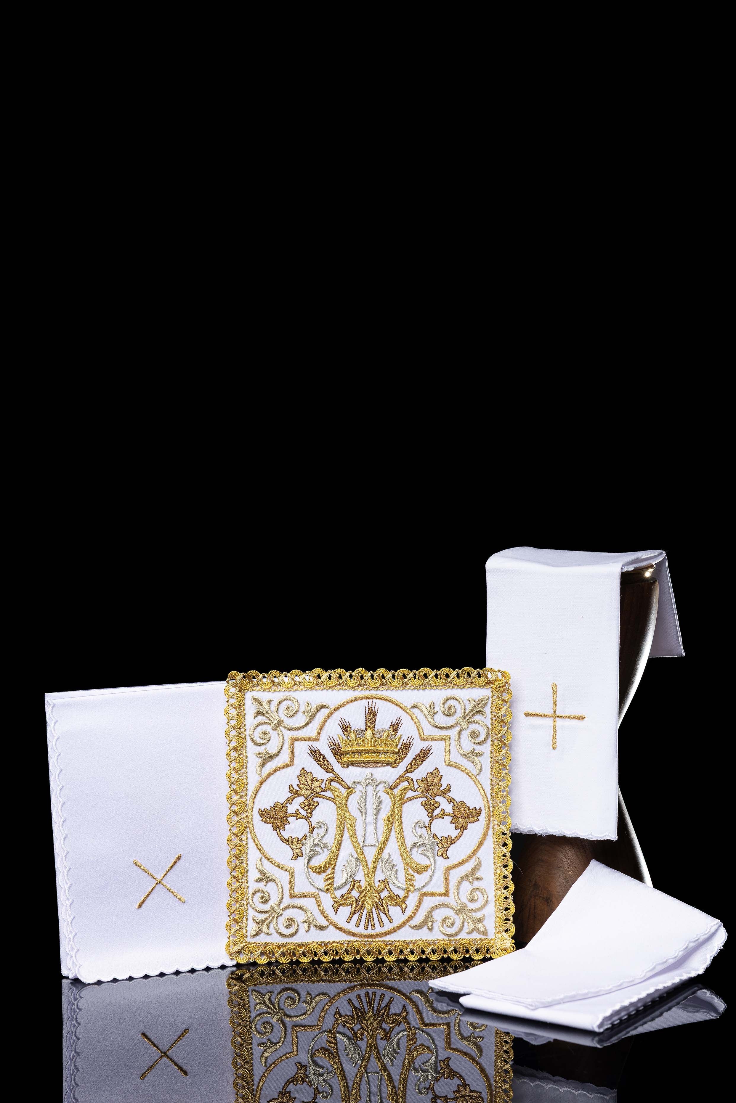 Chalice Linen Set with Marian Emblem Embroidery