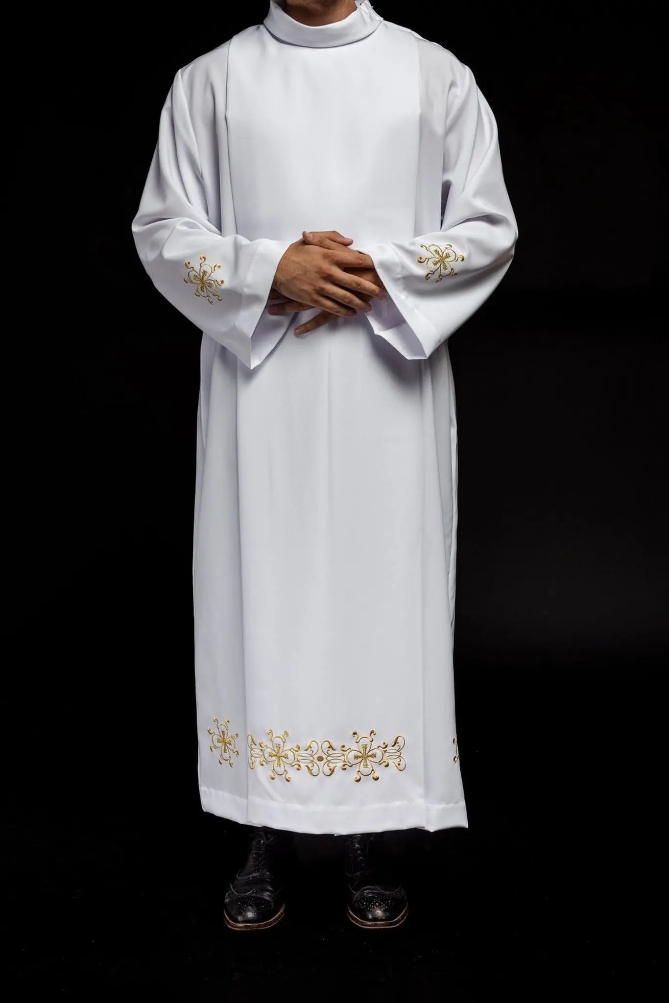 Alba of priest with turtleneck decorated with embroidery white