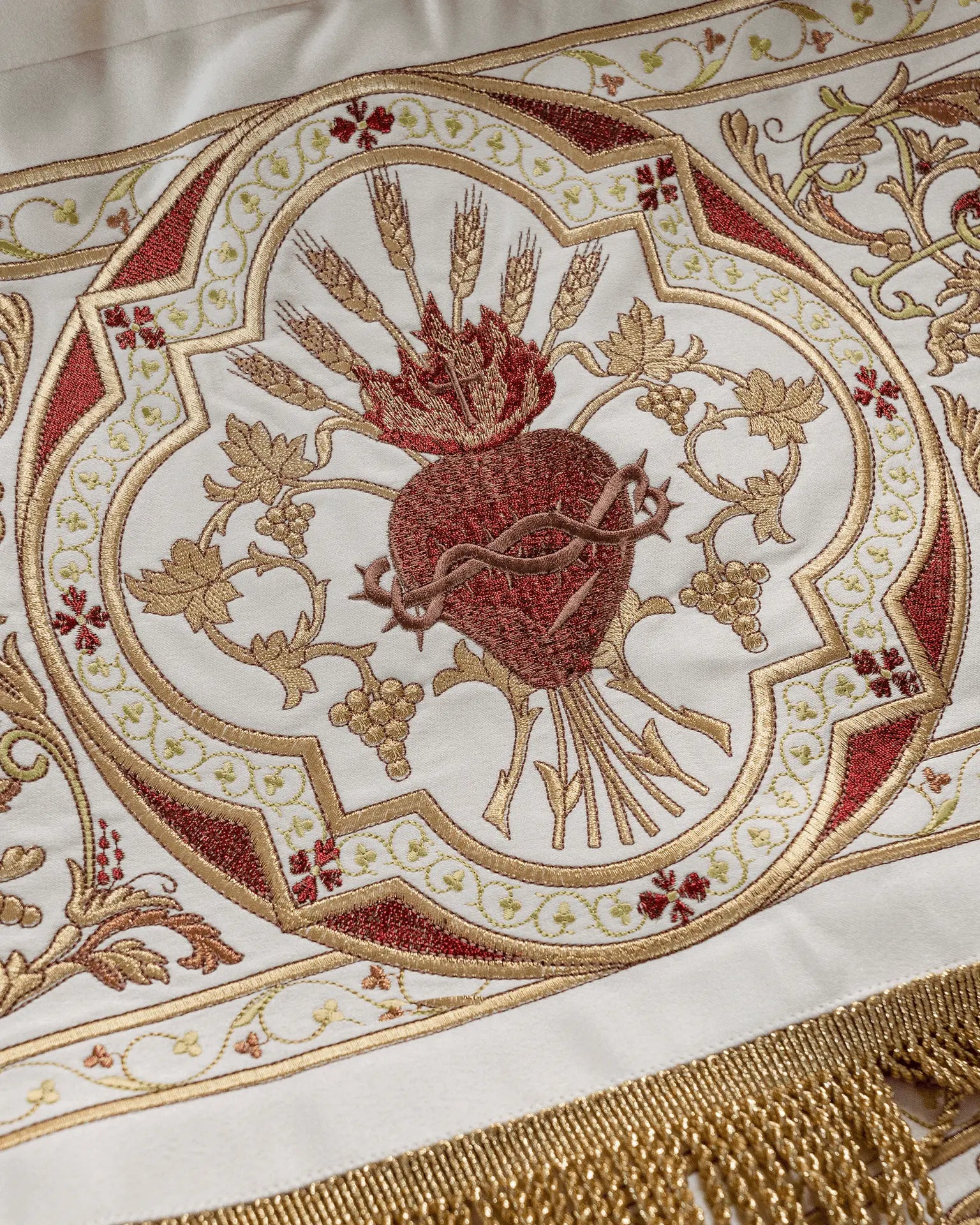 Embroidered baldachin 140 cm x 160 cm