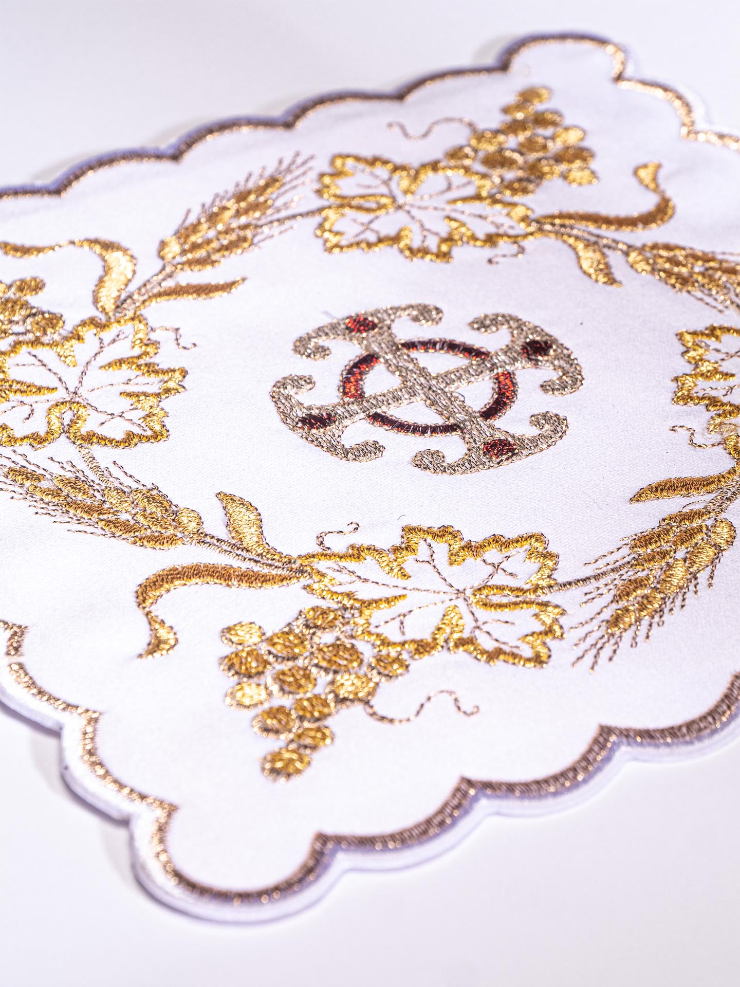 Richly embroidered chalice linen