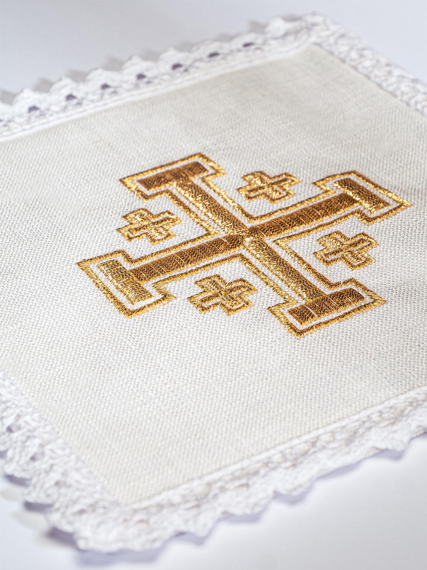 Linen chalice linen with Jerusalem cross embroidery