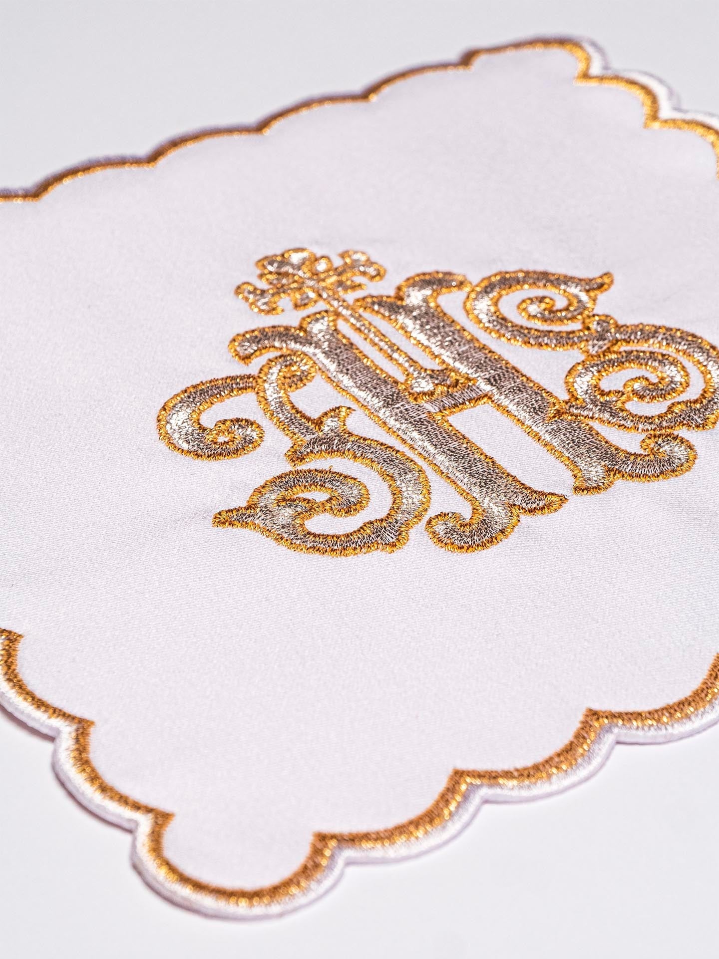 Chalice linen with gold IHS embroidery