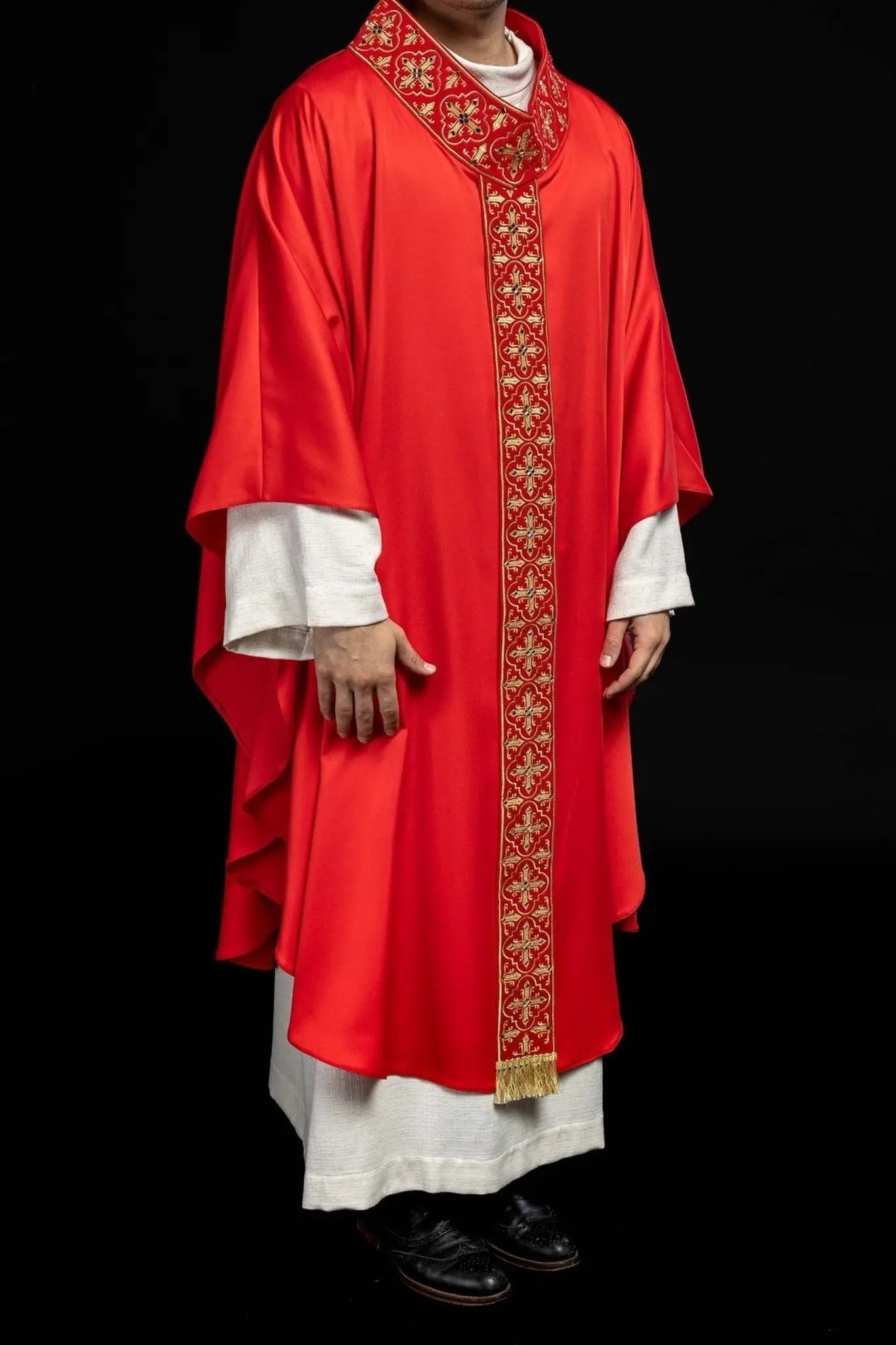 Red chasuble decorated with 500 stones with narrow band