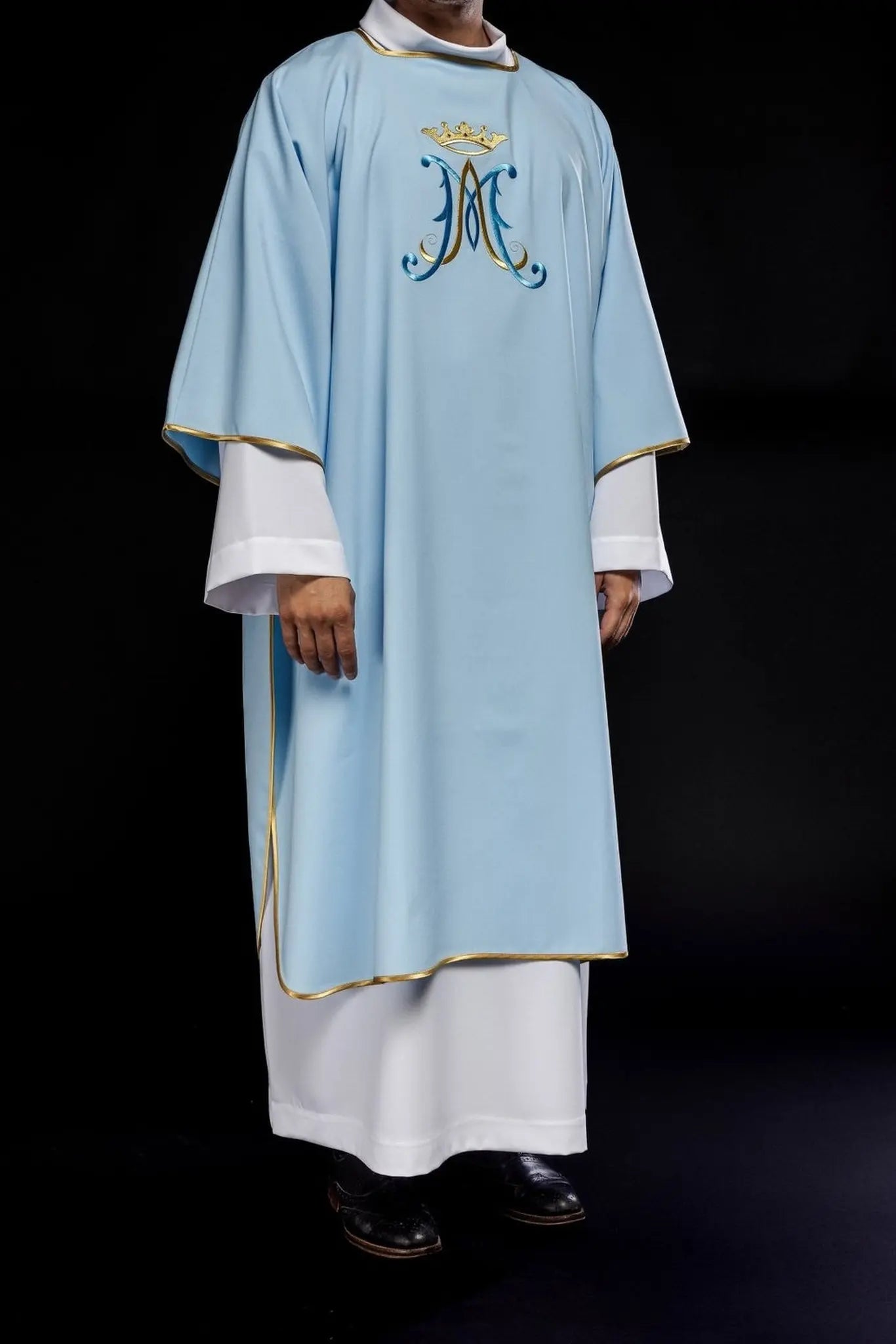 Dalmatica with Marian embroidery blue
