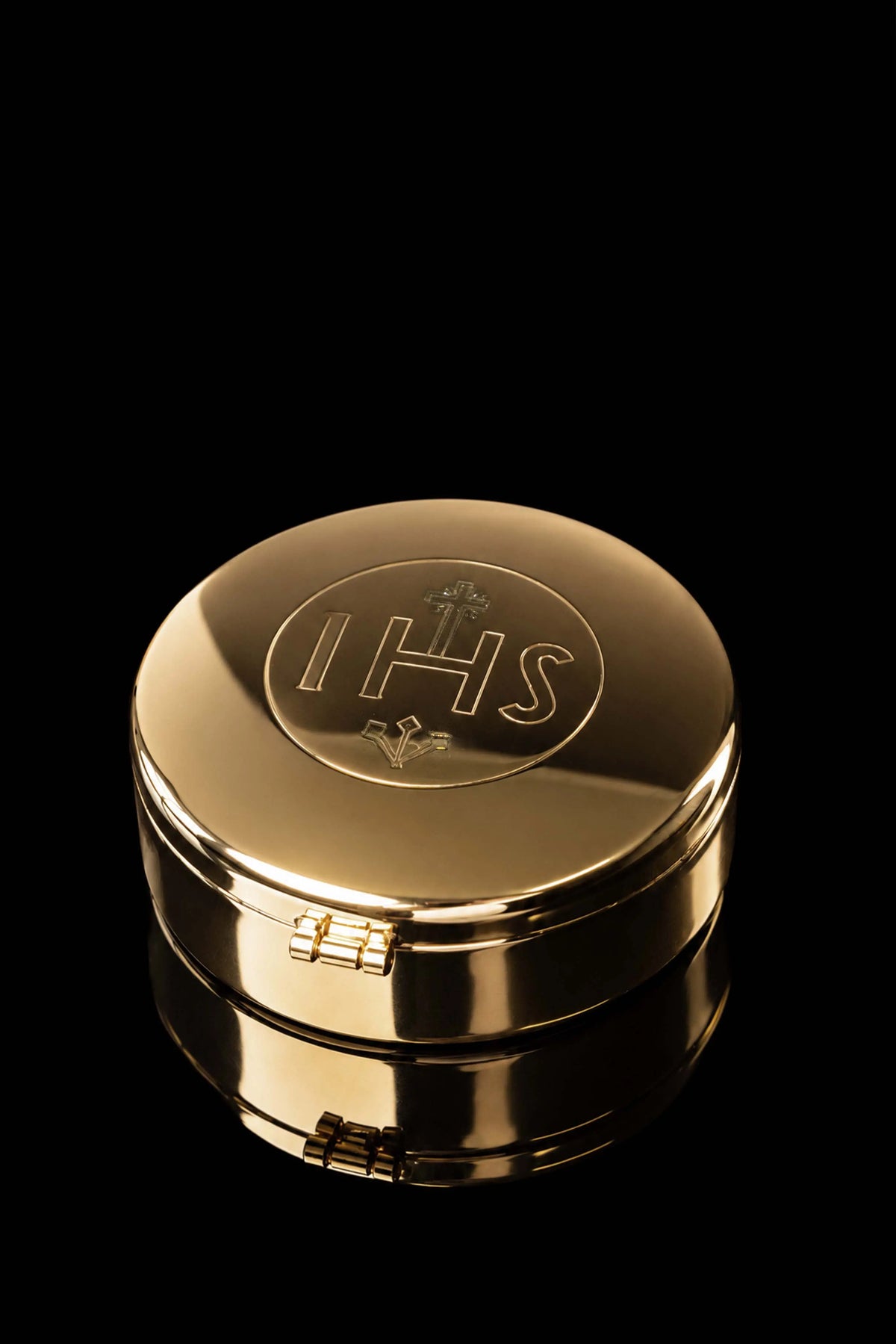 Gold-plated ciborium with engraved IHS, closed front view