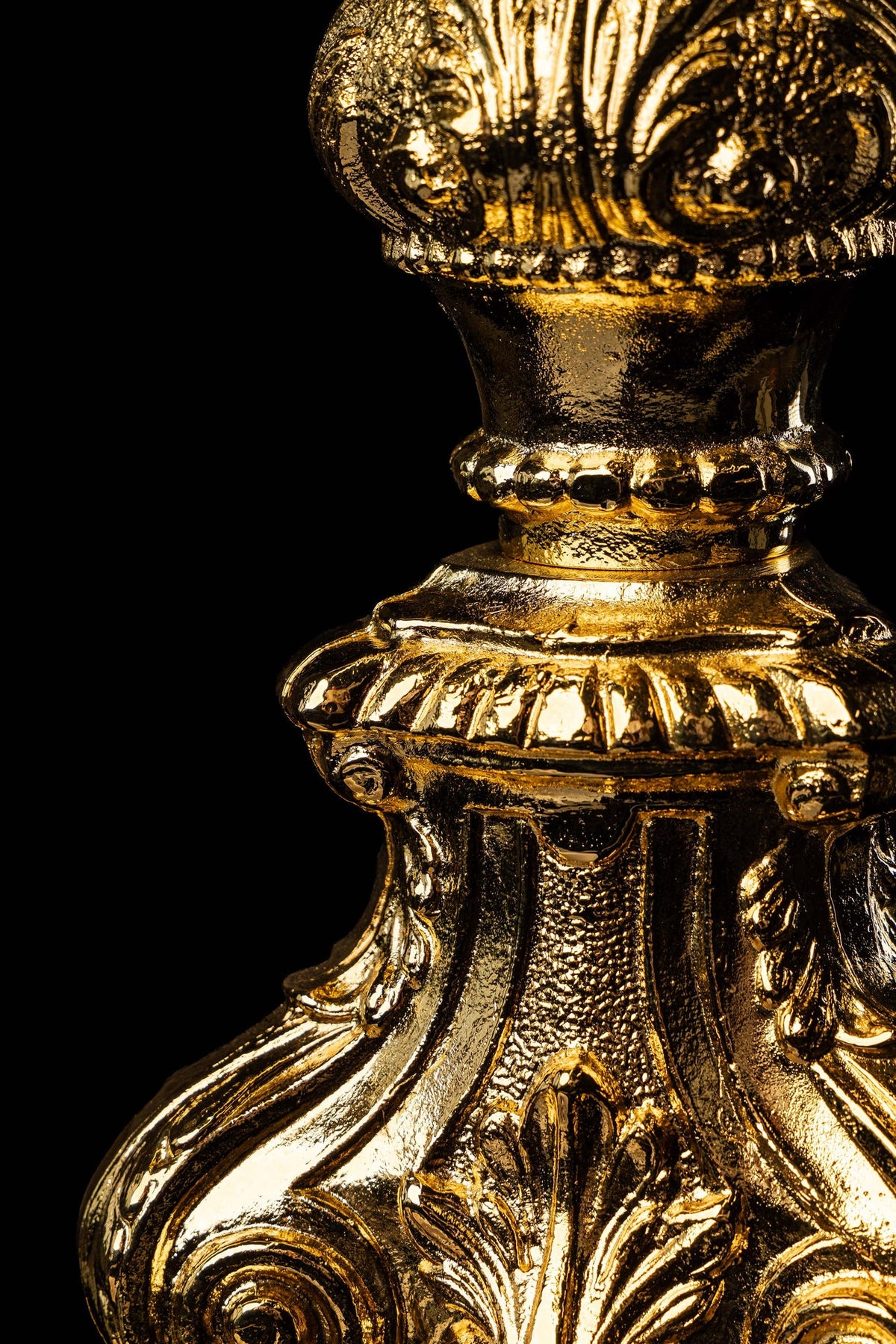 Gold-plated brass monstrance with radiant rays of Christ's Glory, decorative base detail
