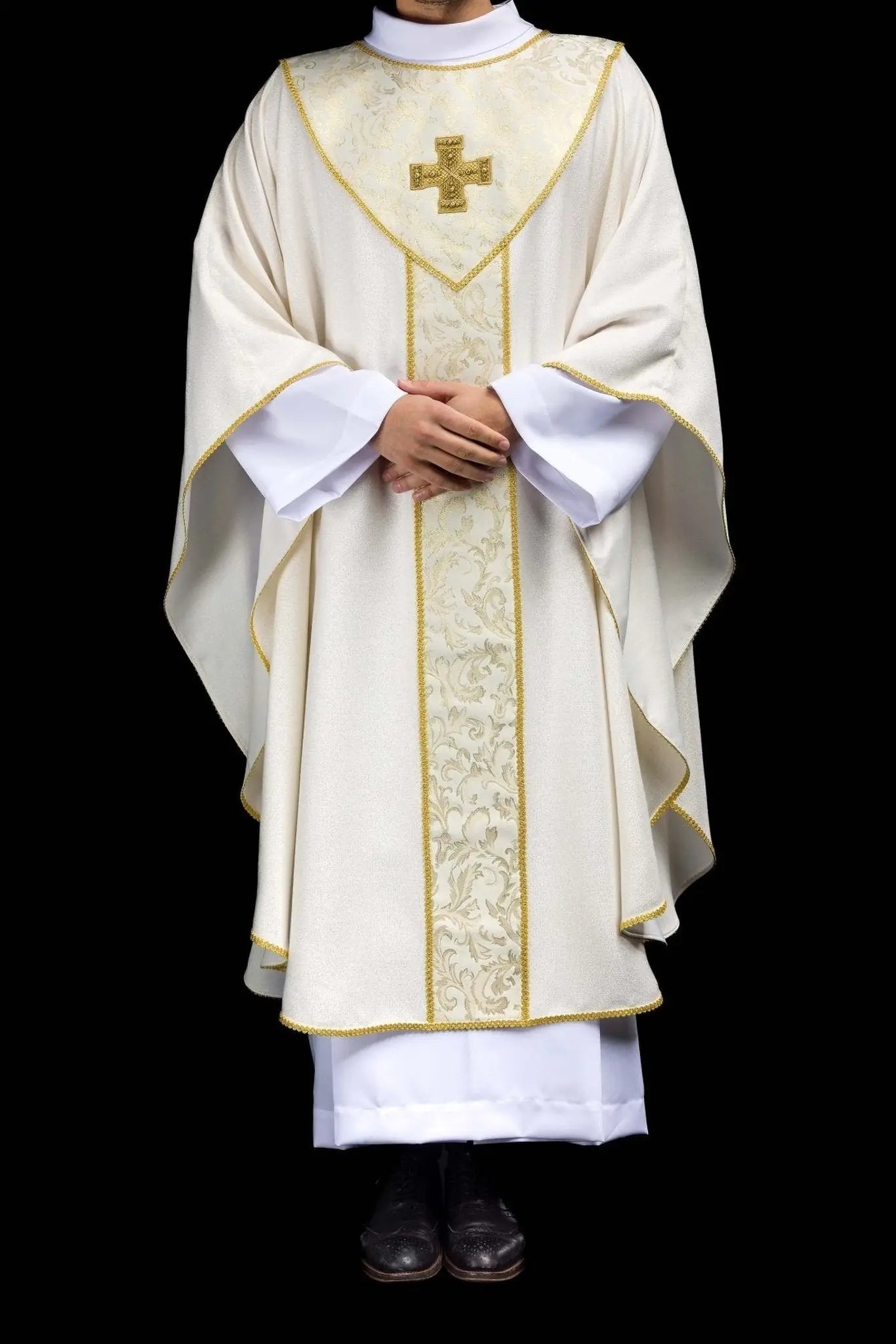 Ecru Chasuble with Gold Cross and Jacquard Fabric - HAFTINA ATELIER