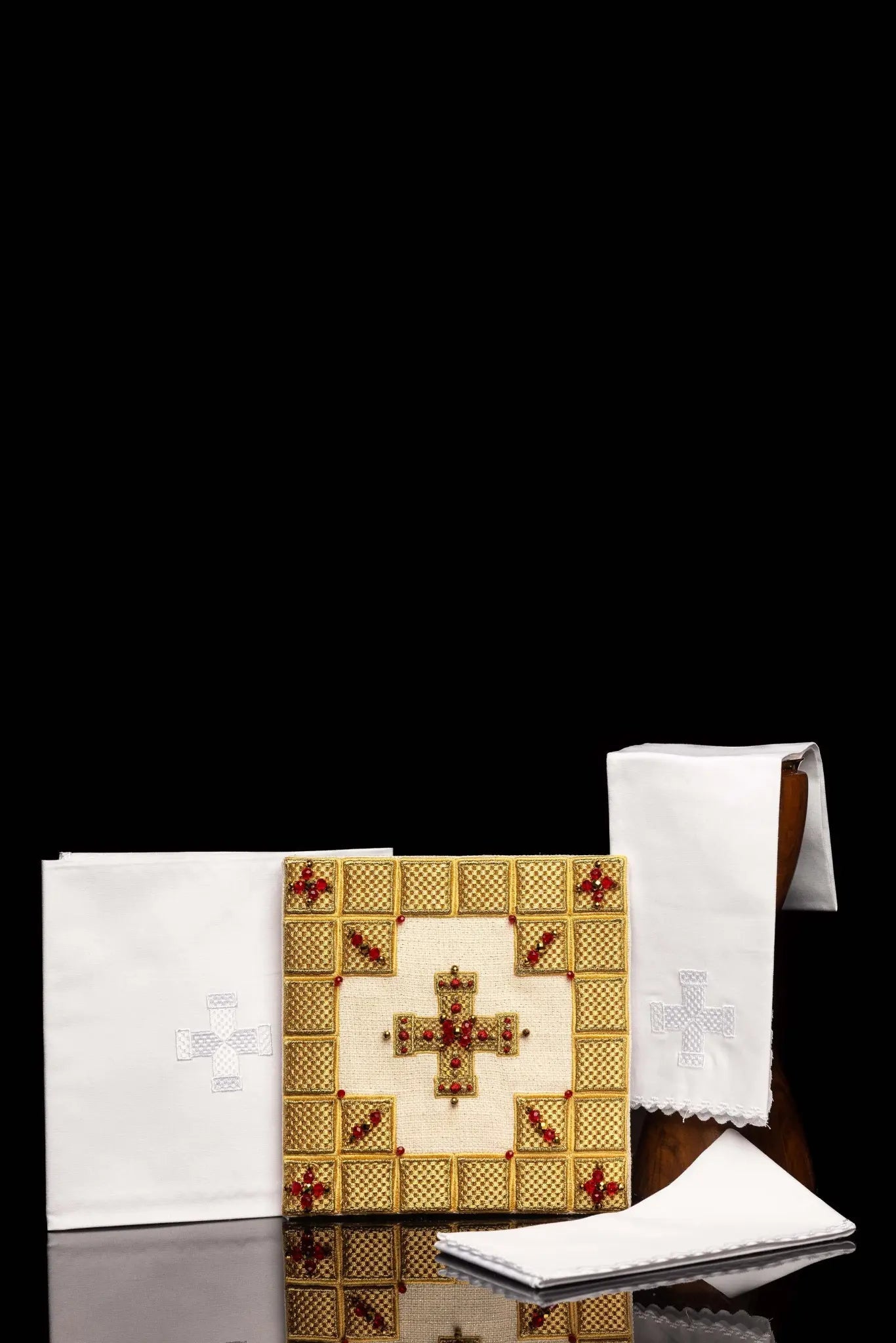 Ecru Handmade Chalice Linen Set with Natural Stones - HAFTINA ATELIER