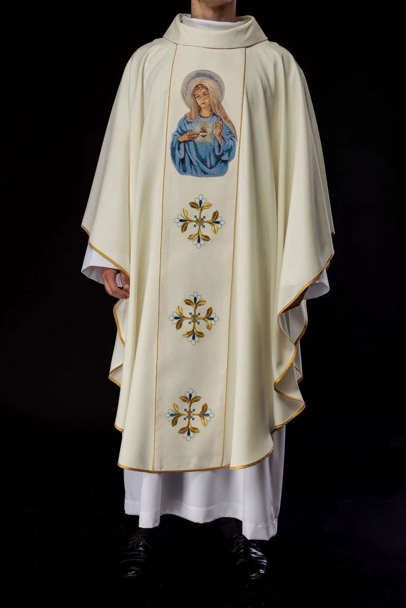 Embroidered chasuble with an image of the Heart of Mary - HAFTINA ATELIER