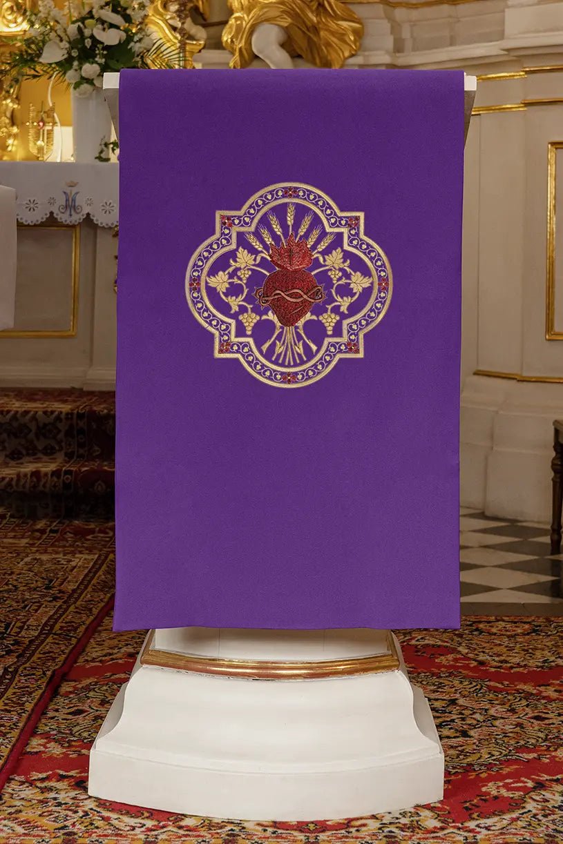 Embroidered Heart of Jesus Christ lectionary napkin - HAFTINA ATELIER