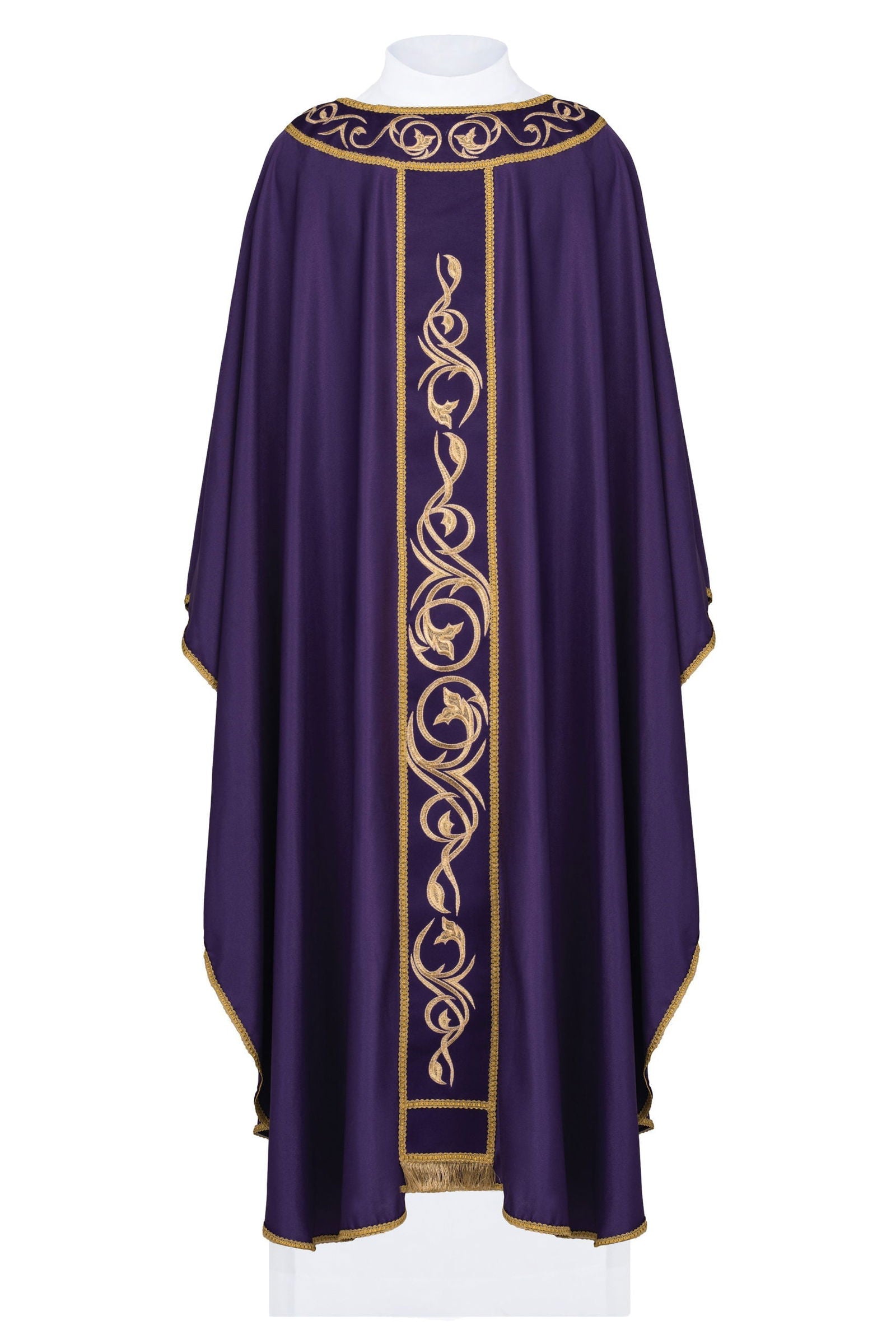 Purple chasuble embroidered on lightweight fabric