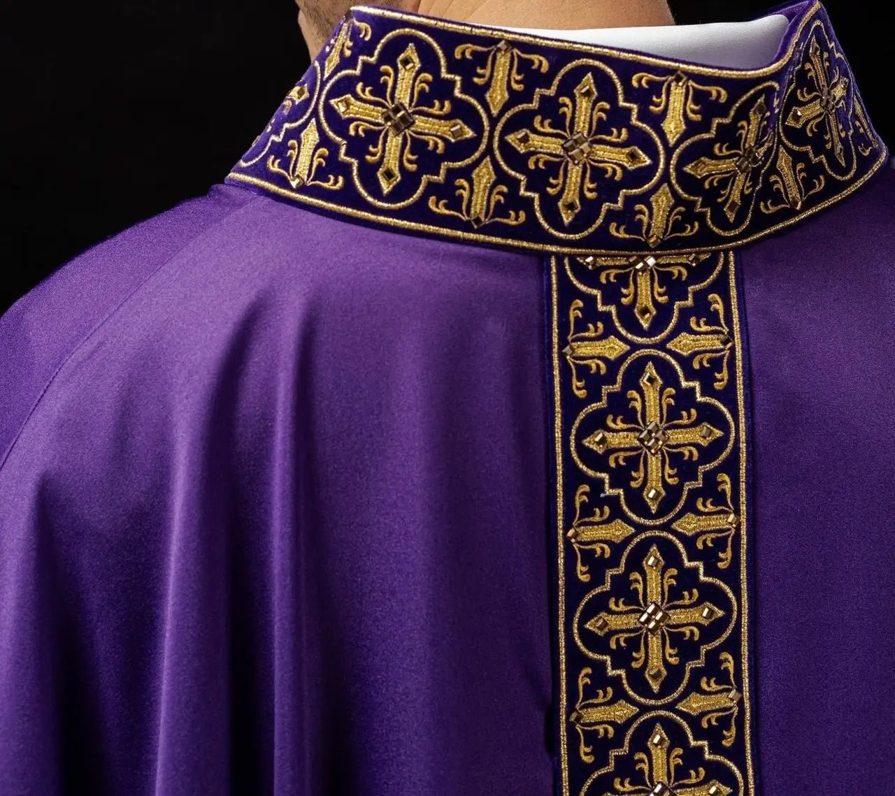 Purple chasuble decorated with five hundred decorative stones