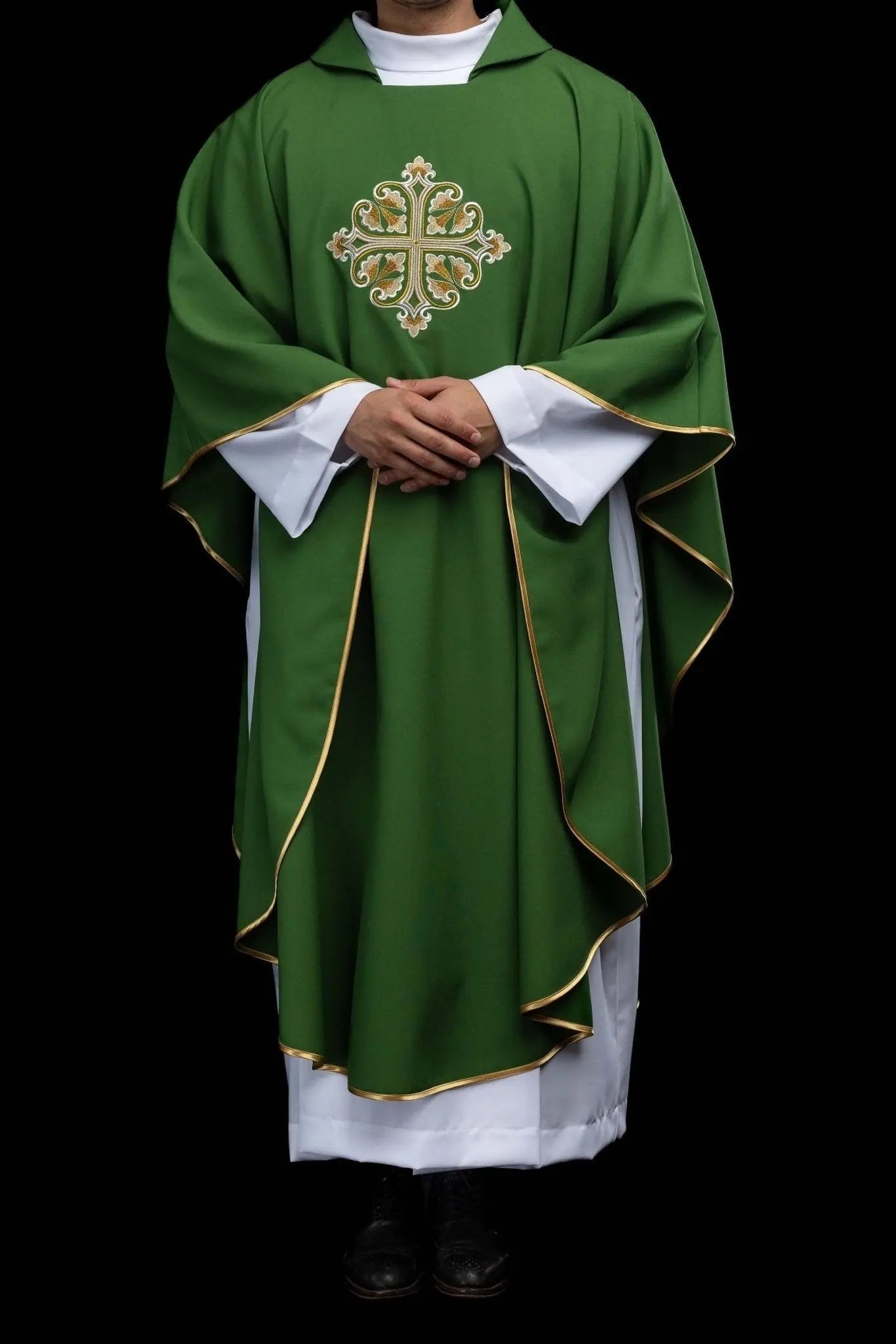 Green Embroidered Chasuble with Ornamental Cross and Wide Collar - HAFTINA ATELIER