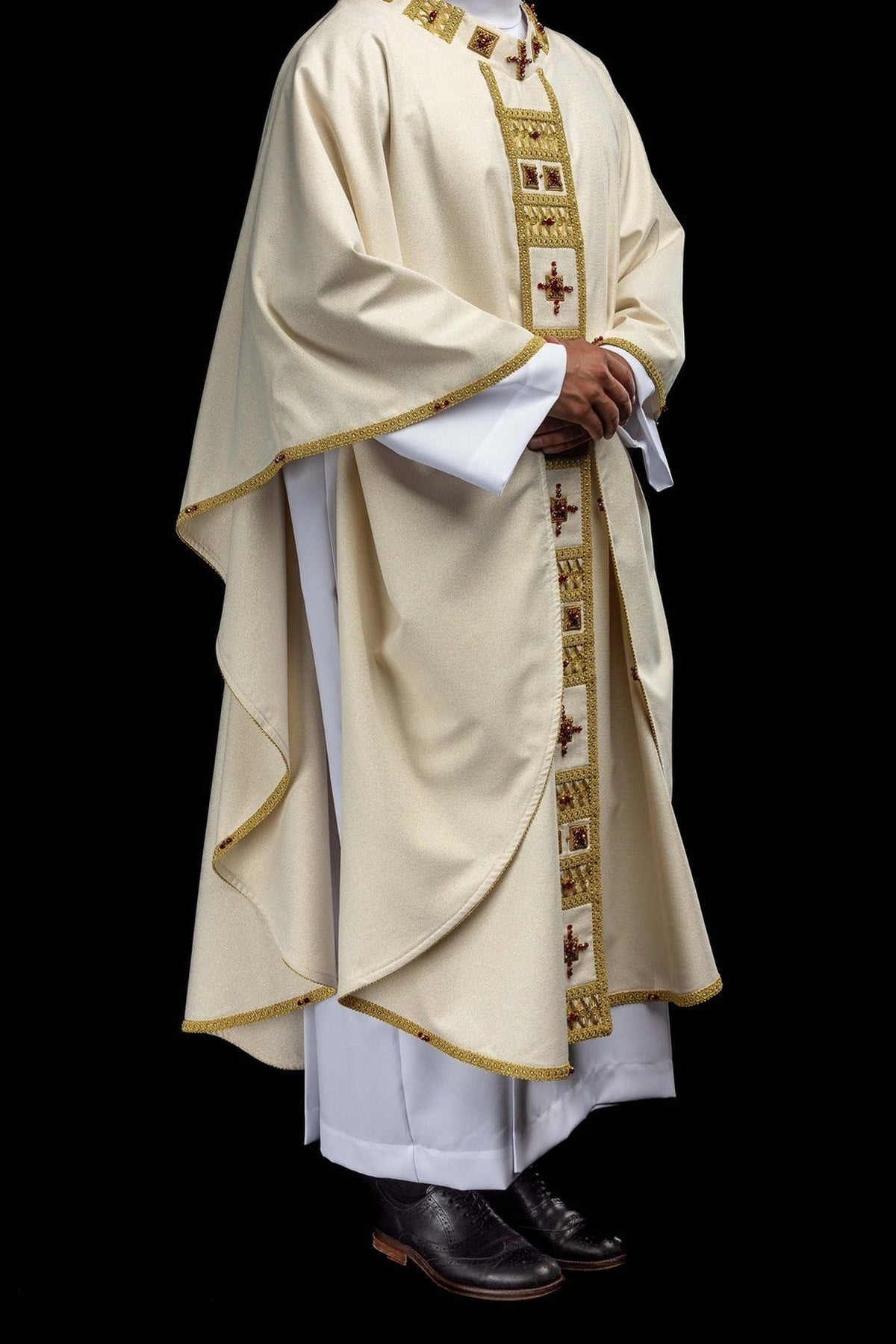 Avorio casula per la Veglia pasquale con pietre naturali, stolone posteriore con croci dorate, vista posteriore