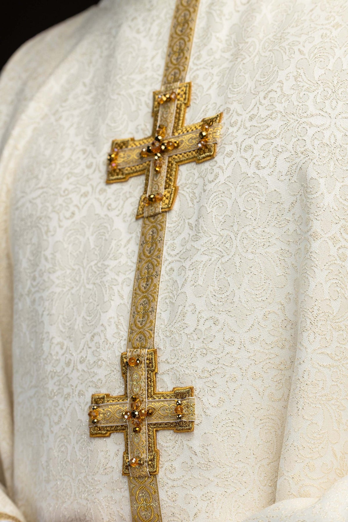 Ecru chasuble with dimensional crosses and natural stones, lower cross close-up