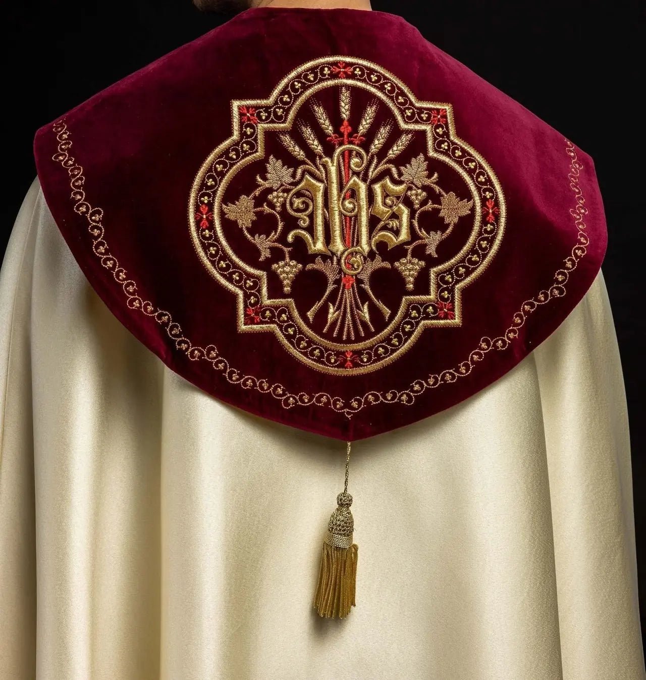 Embroidered cape on velvet IHS ecru