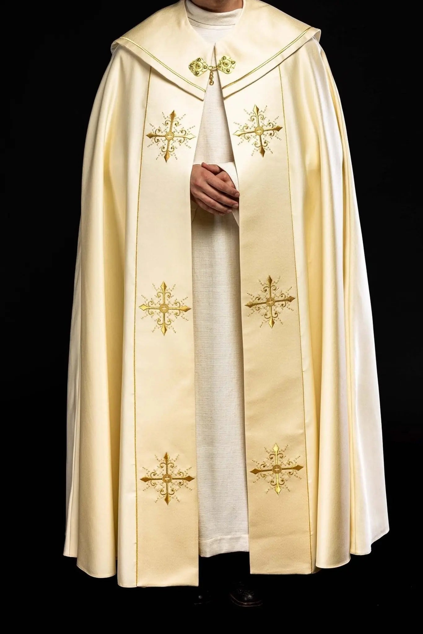 Embroidered ecru liturgical chapel
