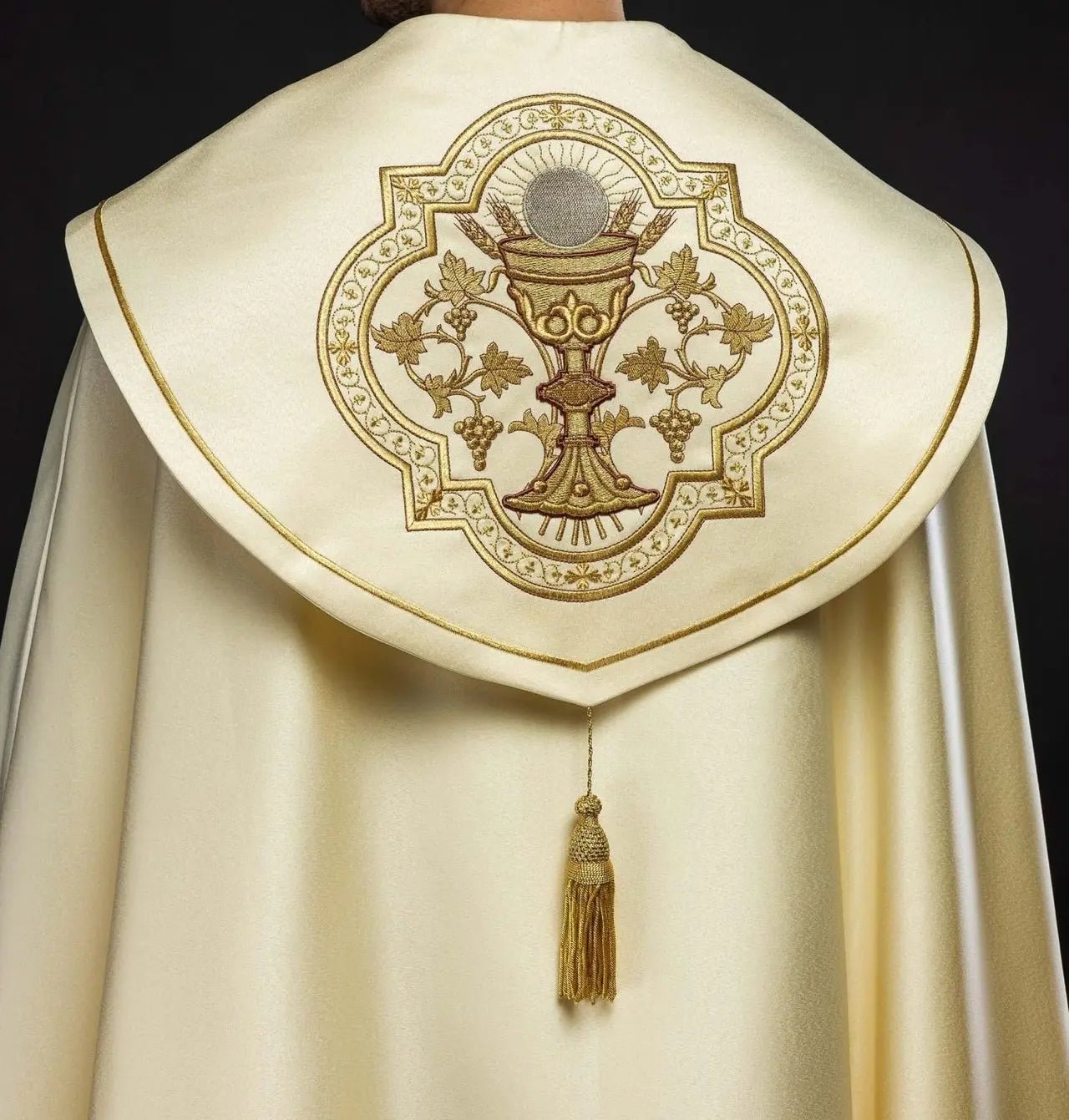 Embroidered liturgical chalice ecru