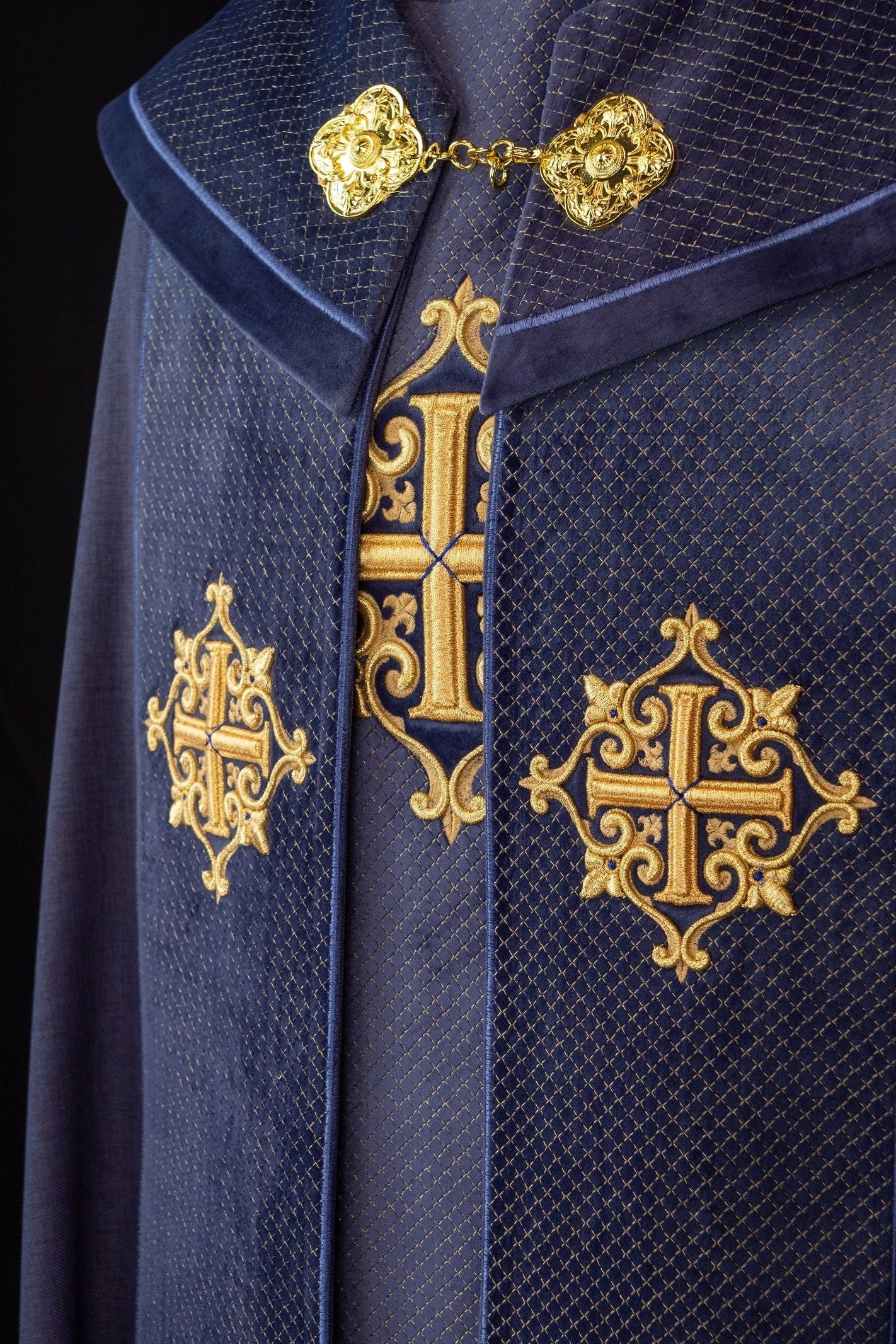 Liturgical cape with velvet purple belt and embroidery of crosses