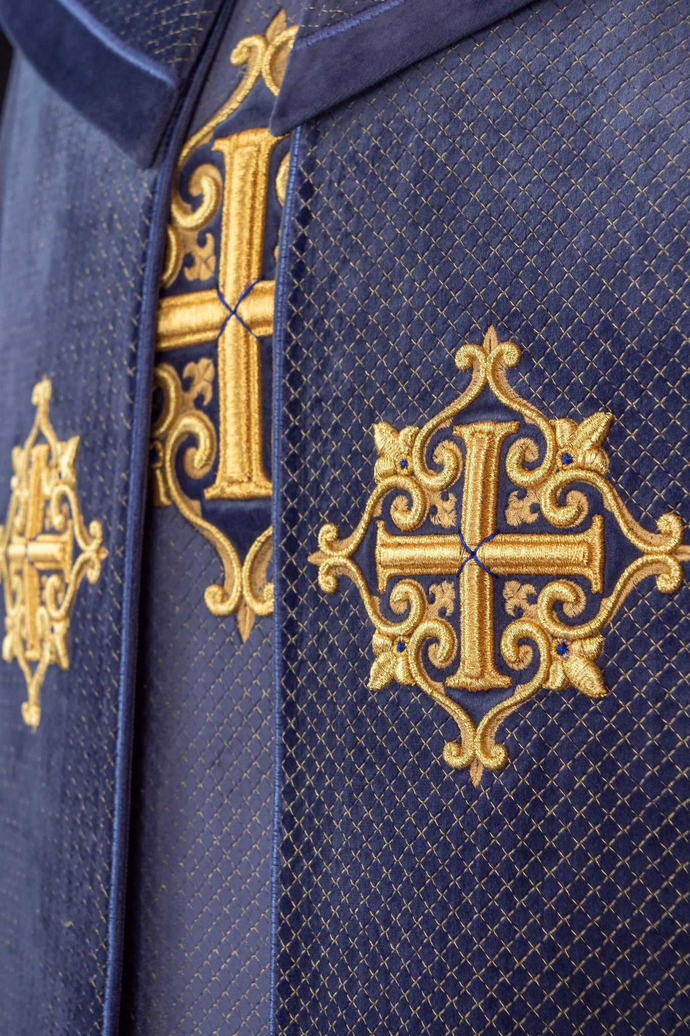 Liturgical cape with velvet purple belt and embroidery of crosses