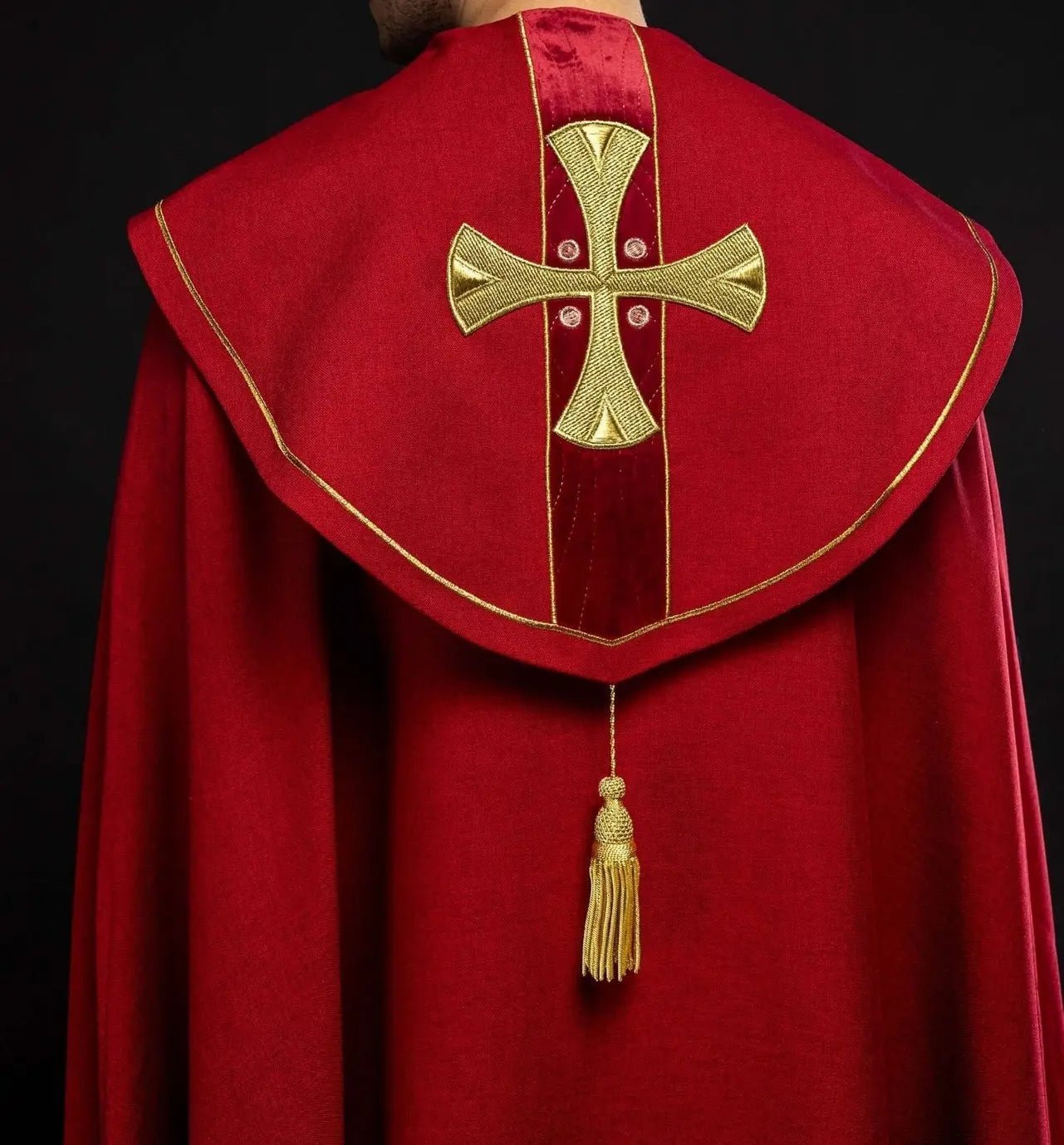 Cap in embroidered gold crosses with red velvet