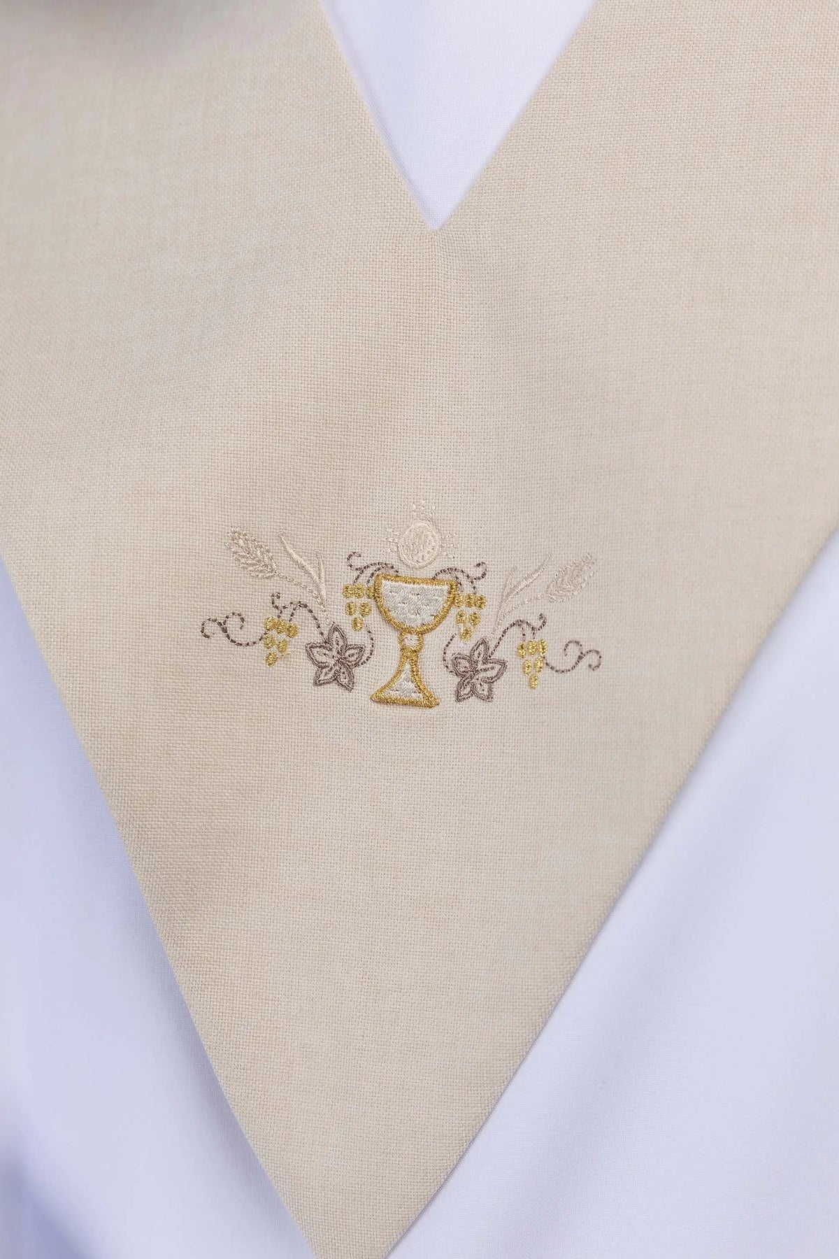 Ecru lector's scapular with Communion chalice embroidery, embroidery detail