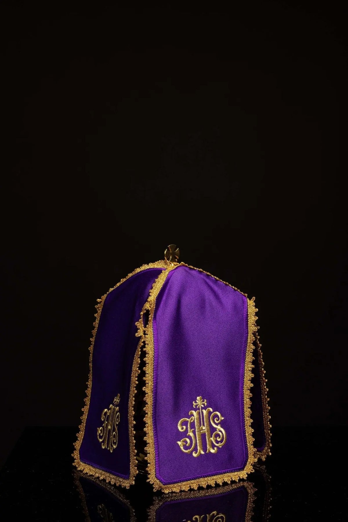 Roxo véu de âmbula para o Advento e a Quaresma com bordado dourado IHS, vista frontal