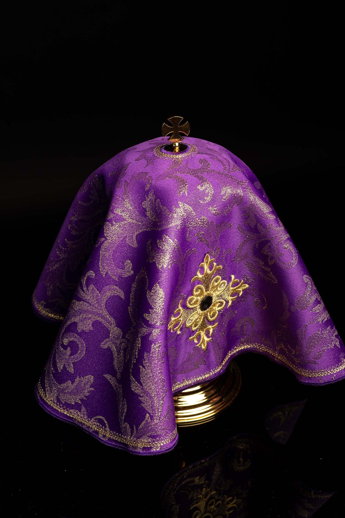 Purple ciborium veil with embroidered cross, back view