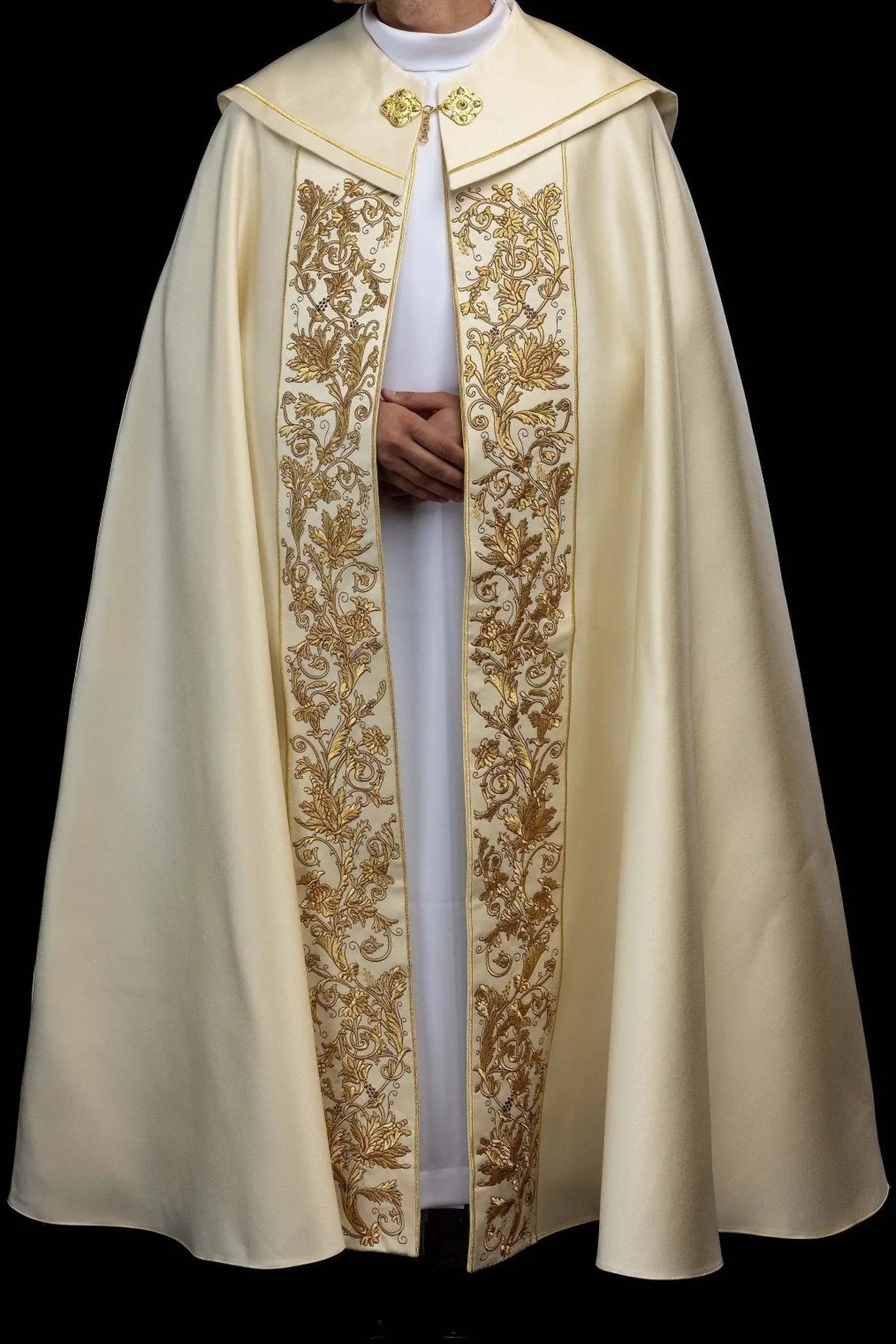 Liturgical Cope with Sacred Heart of Jesus Embroidery - HAFTINA ATELIER