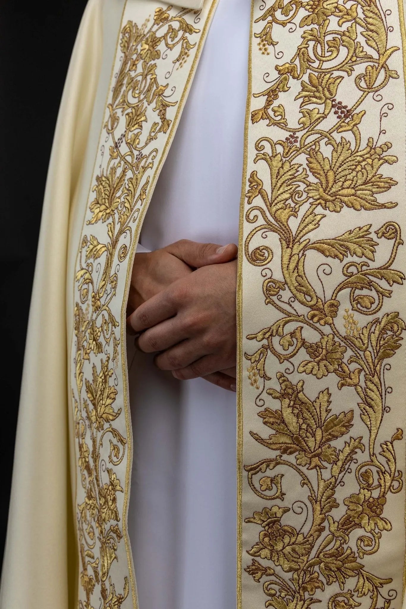 Liturgical Cope with Sacred Heart of Jesus Embroidery - HAFTINA ATELIER