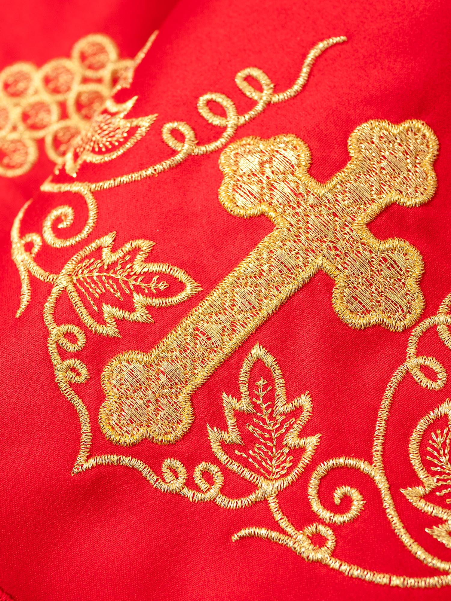 Metre with embroidery front Cross and Grapes Red